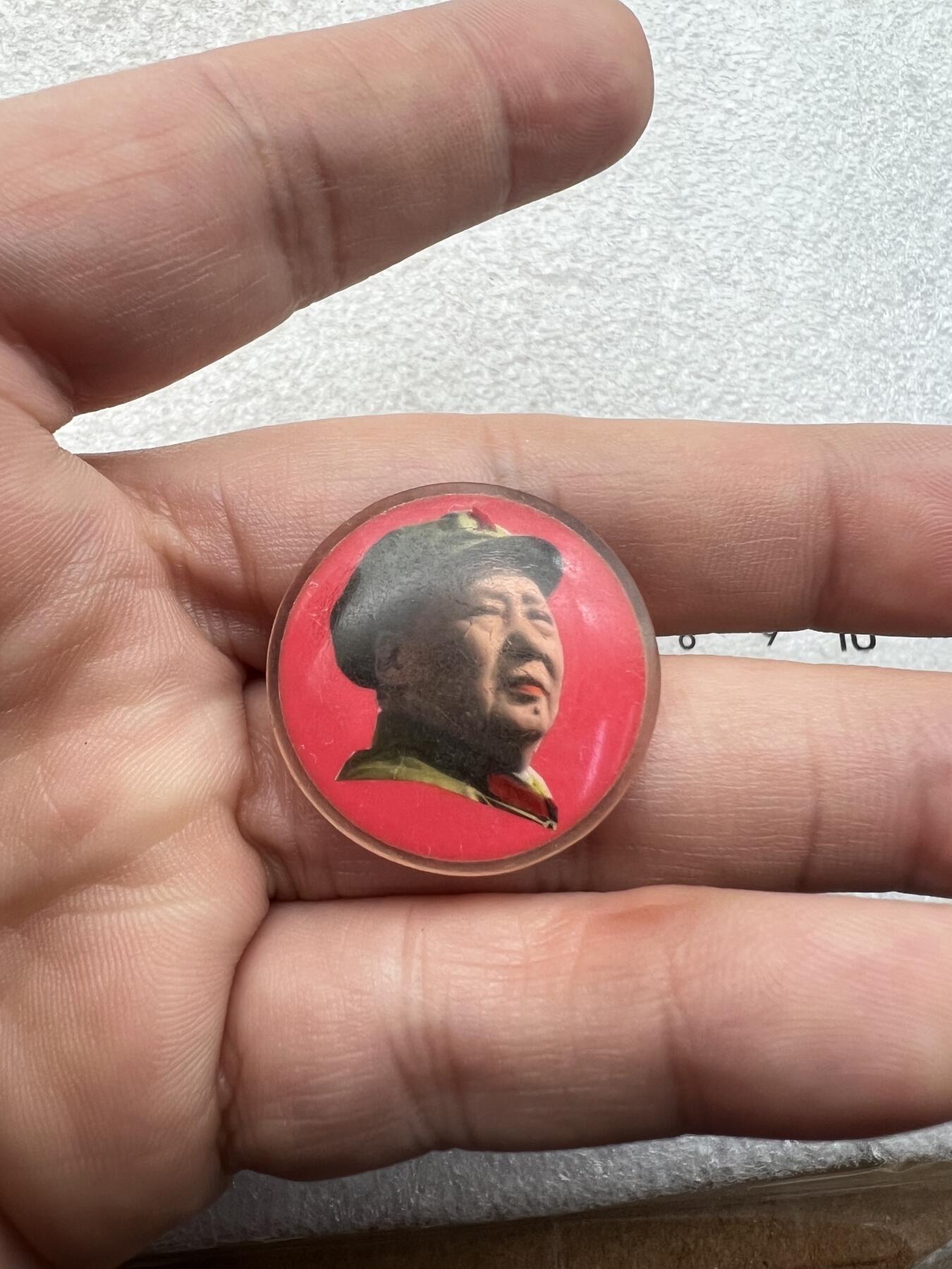 真品毛主席像章、 真品毛主席像章