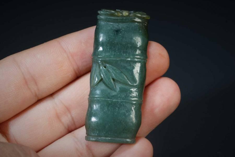 上海都达杂项专场五（全场包邮） 天然和田玉湖水绿精雕《节节高升》挂件87-63