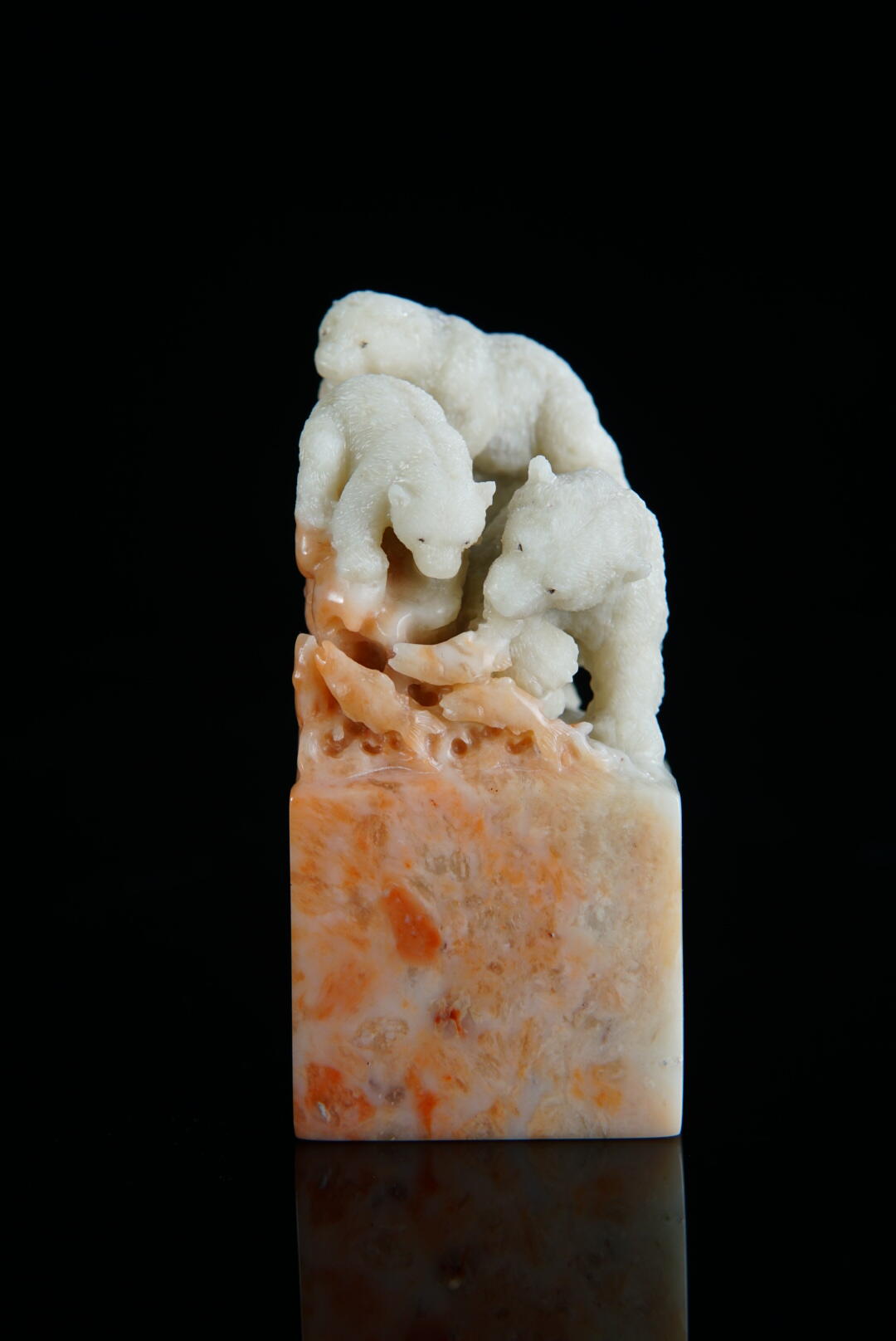 方寸藏珍·寿山田黄印章专场（一） 寿山旗降石《寒冬一霸》钮章