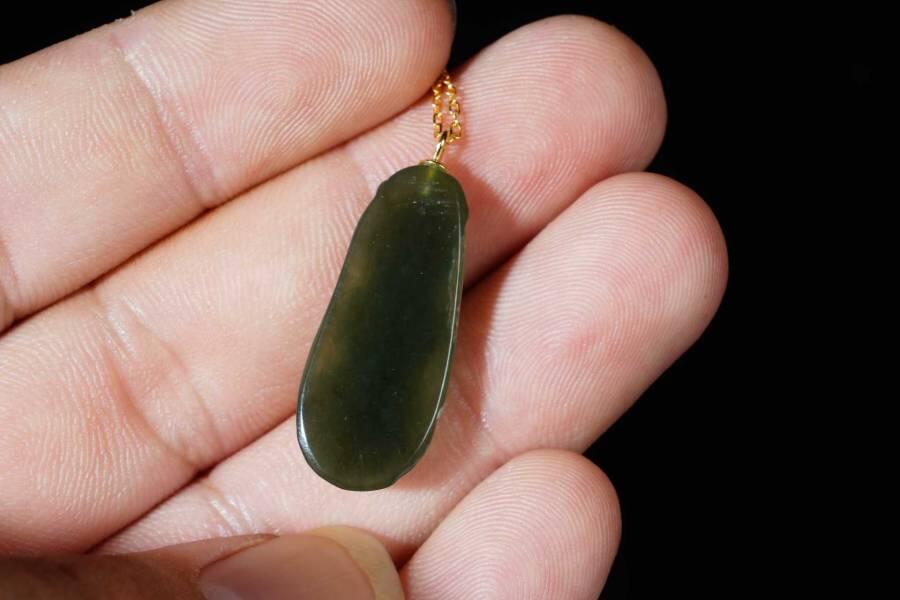 上海都达杂项专场五（全场包邮） 天然和田玉青玉精雕《福豆》挂件 附鉴定证书87-53