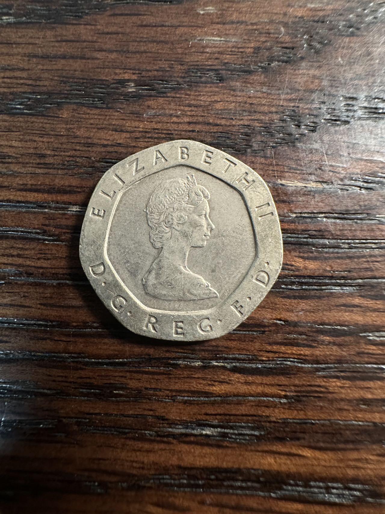 蒂克钱币- 第56场 外国散币免佣金限时拍 英国1982年 20分 硬币