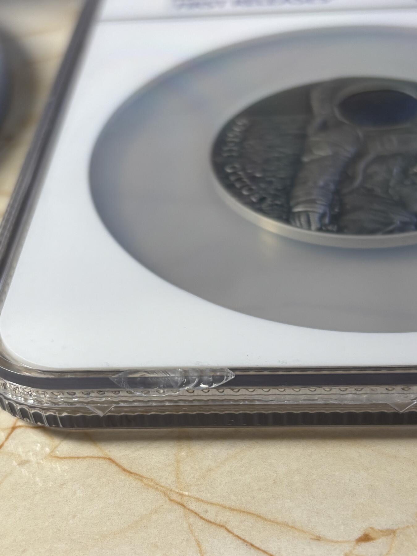 第189期拍卖 喀麦隆2019年阿波罗11号登月50周年3盎司仿古银币NGC-MS70首无盒无证书，999银，发行500枚，评级盒有裂痕