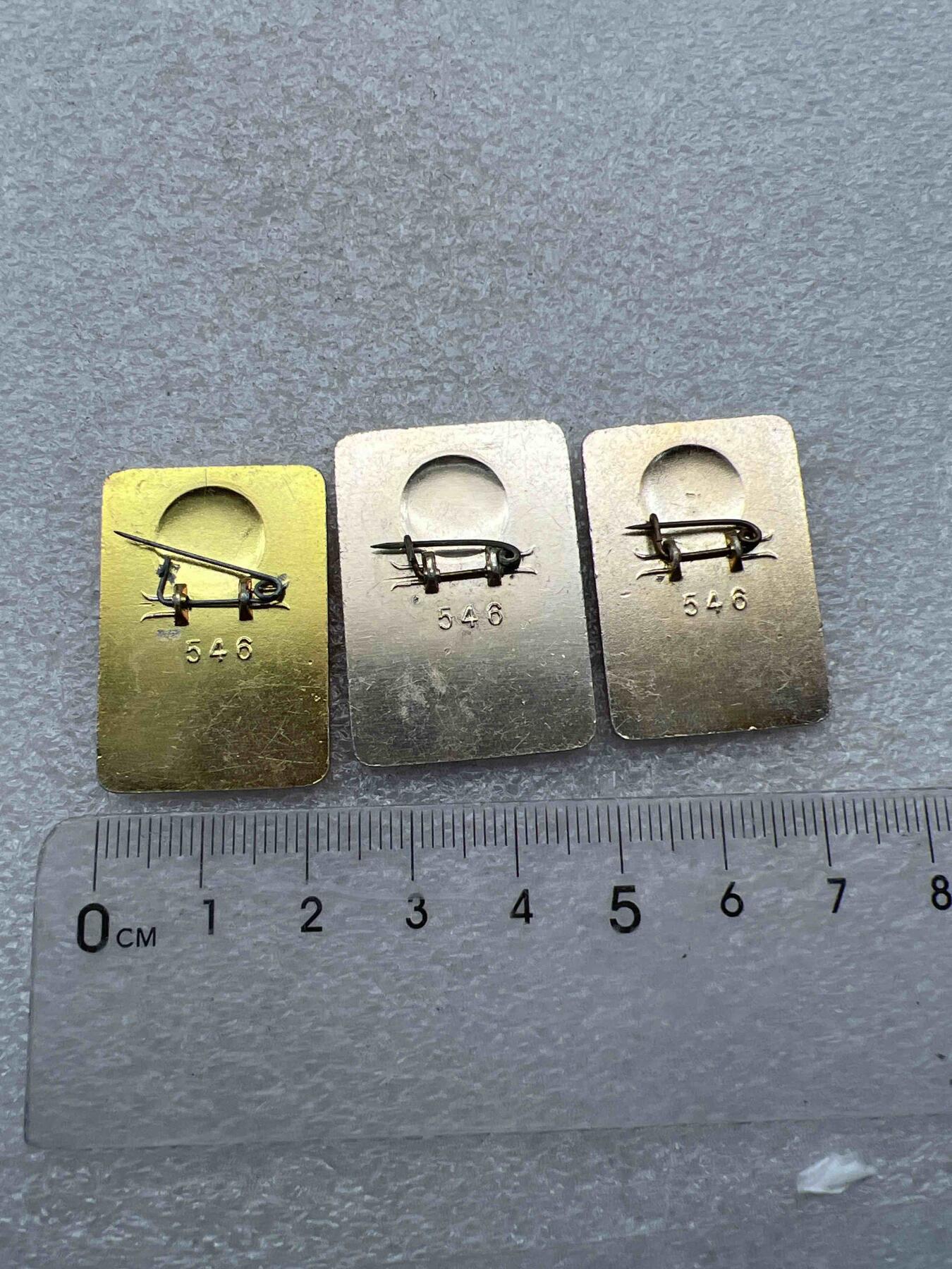 真品毛主席像章、 真品毛主席像章