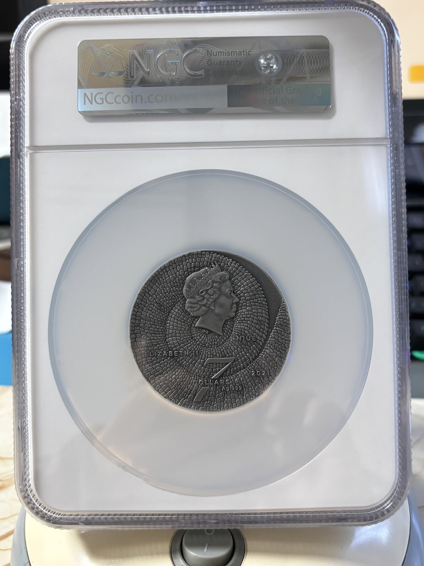 第189期拍卖 纽埃2021年神奇动物系列变色龙3盎司彩色珐琅银币NGC-MS70无盒无证书，999银，3盎司，发行421枚