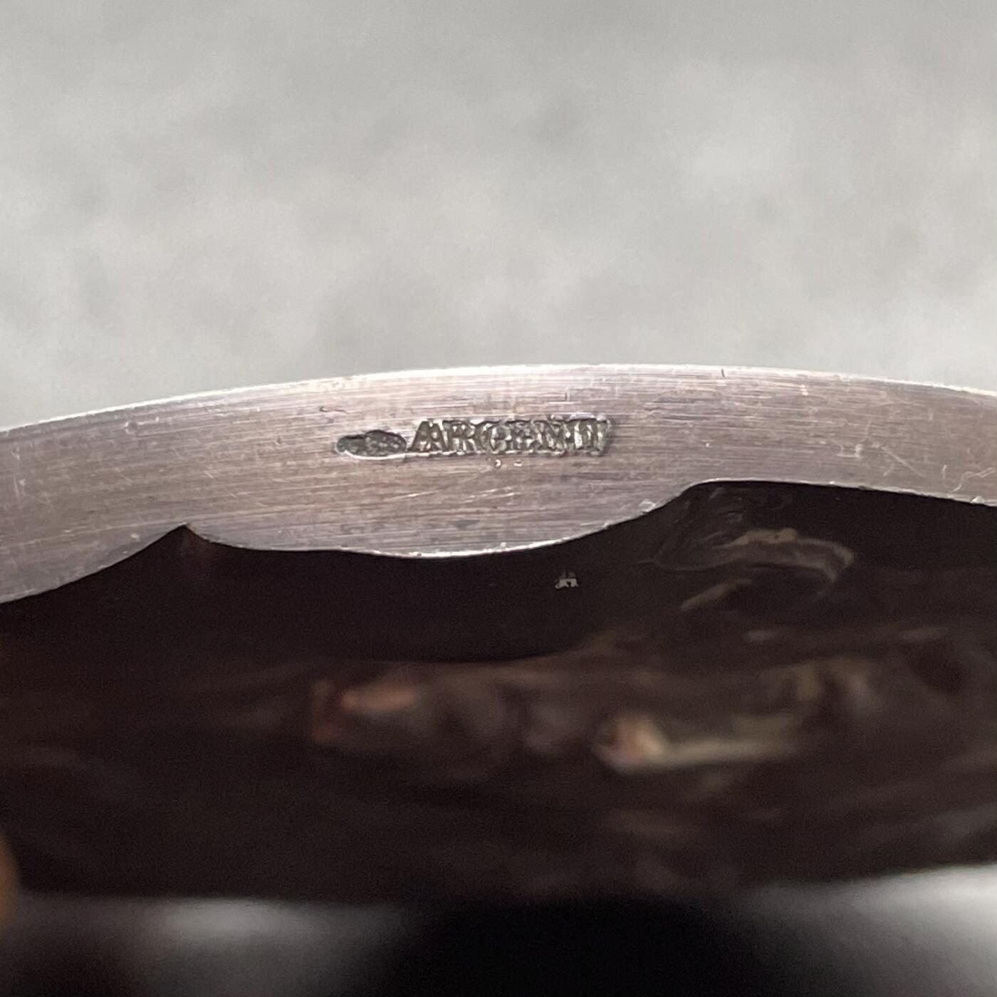 「木头集藏」章牌精品专场！ L.Coudray～法国音乐之神俄尔普斯大银章，直径：68 mm，162.3 g，边铭：丰饶角 ARGENT，名家高浮雕刻画作品，品相不错。俄耳甫斯，是古希腊神话中最著名的音乐家、诗人与先知，以超凡的音乐天赋和悲剧爱情闻名，太阳神阿波罗与缪斯女神卡利俄珀之子