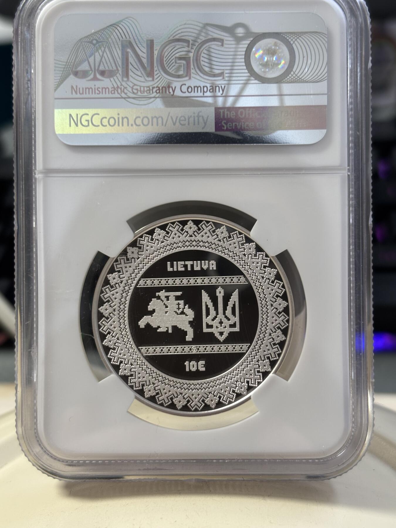 第189期拍卖 立陶宛2022年乌克兰为自由而战彩色10欧纪念银币NGC-PF69无盒无证书，925银，23.3克，发行5000枚