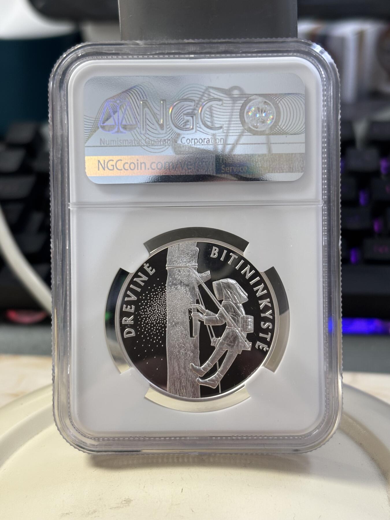 第189期拍卖 立陶宛2020采蜂人镀金纪念银币NGC-PF70首期无原盒证书，23.33克，925银镀金，发行量2500枚