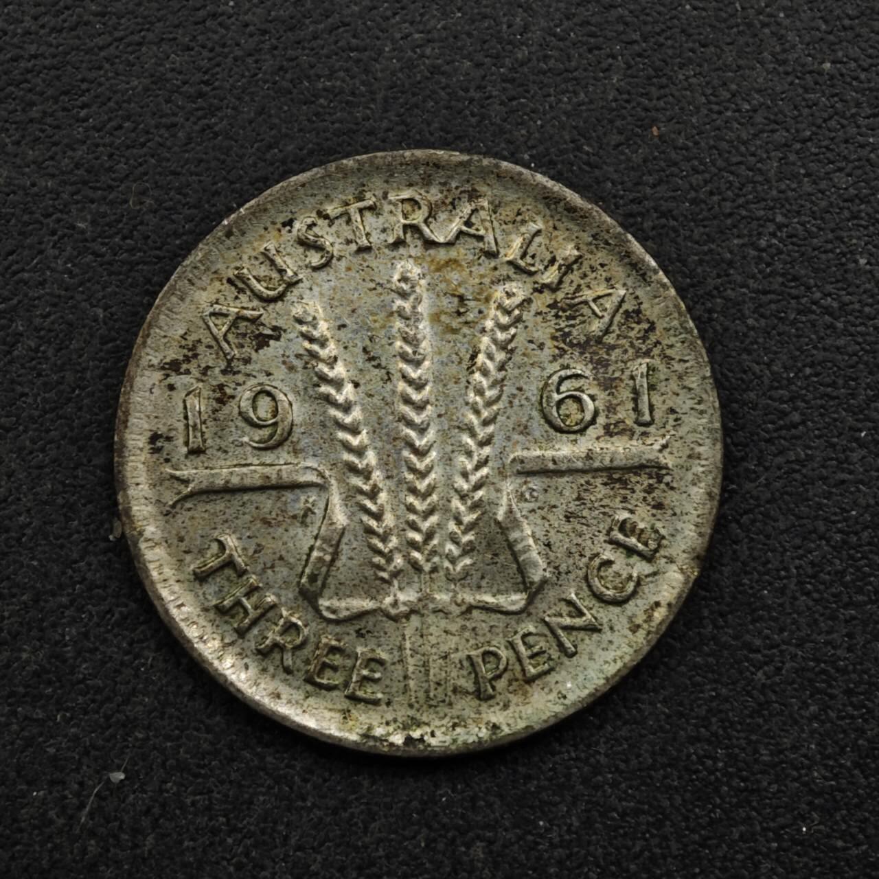 【淘币小摊】实时拍第八百五十三拍   散币银币场   满百包邮可预留二周 每周一统一发货   澳大利亚1961年伊丽莎白二世3便士银币