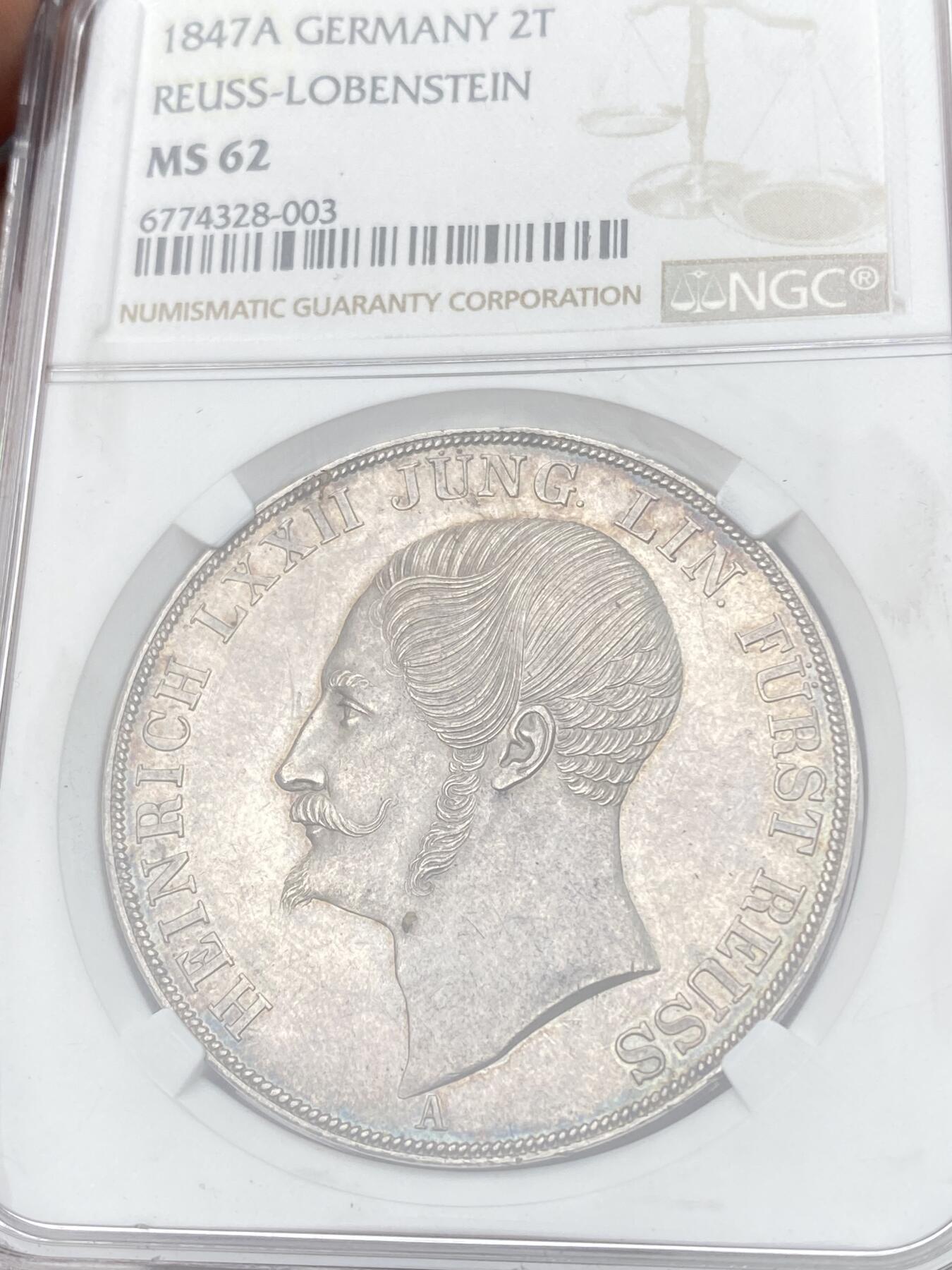 万国钱币拍卖第059期 NGC MS62 1847年德国罗伊斯-埃伯恩多夫幼系海因里希七十二世大纹章2泰勒 发行量2750枚的高难小邦品种 极具辨识度的德式精发 原味淡彩转光品相 不可多得的收藏品质