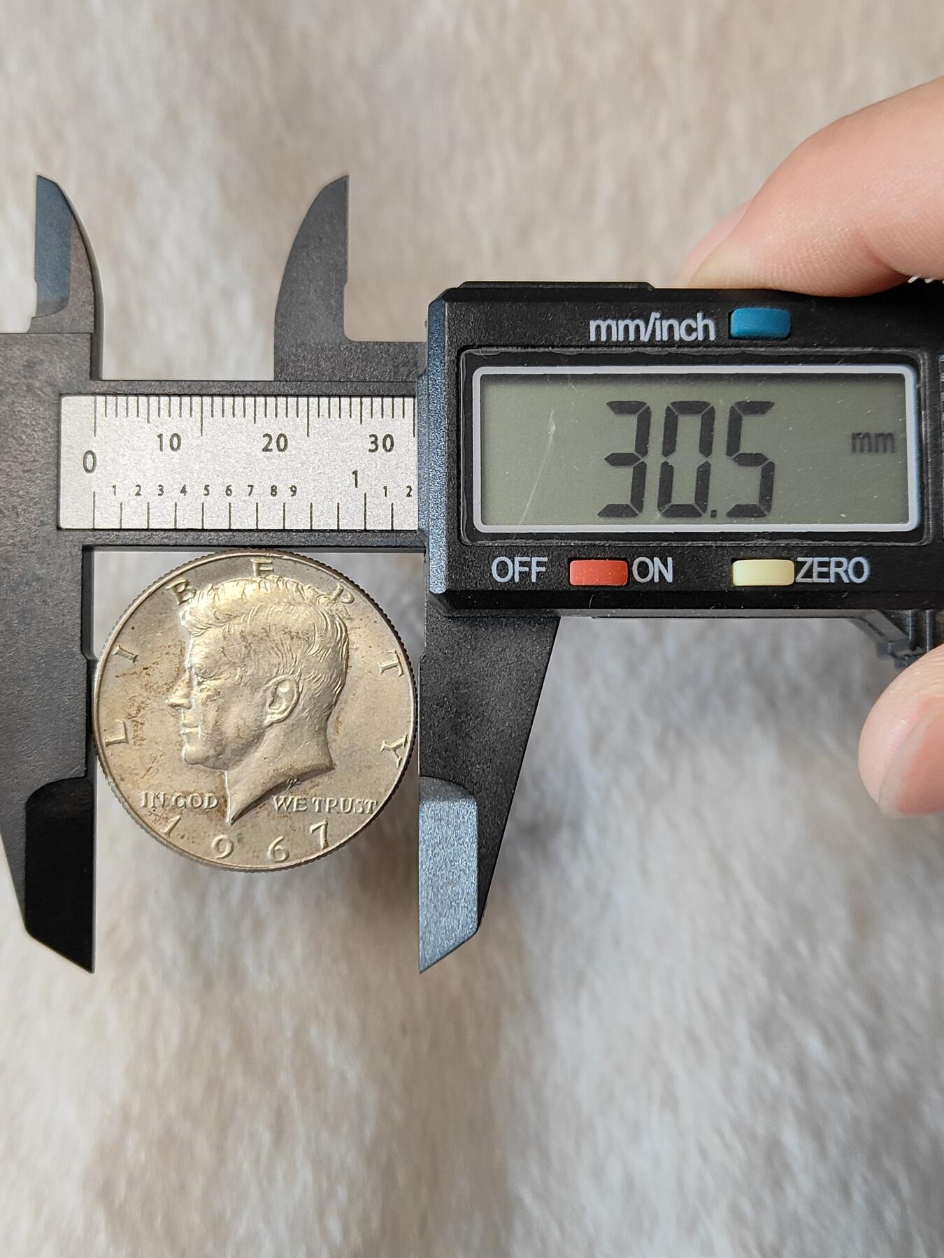 外国银币1967年银币11.4克品相包浆不错按图发货一物一图B072