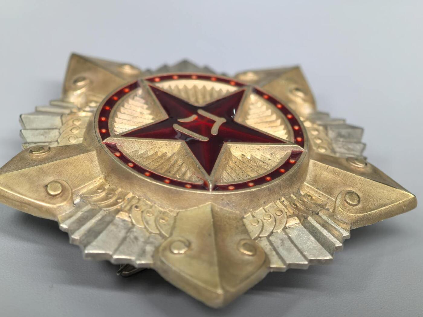 小驴勋章奖章收藏1月24日周六晚六点拍卖（珍爱和平，收藏战争，铭记历史，勿忘国耻，忠党爱国。有偿代拍，送拍规则在简介最后，参拍须阅读规则后再参拍，关系到运费包装发货时效真假辨别等关键信息，拍卖时不再发原图，看大图店主微信码在拍卖店铺介绍里）