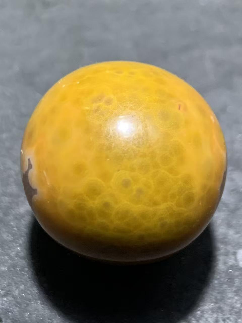 精美冰飘心风化鱼籽纹战国红玛瑙手工雕刻宁圆珠一颗！