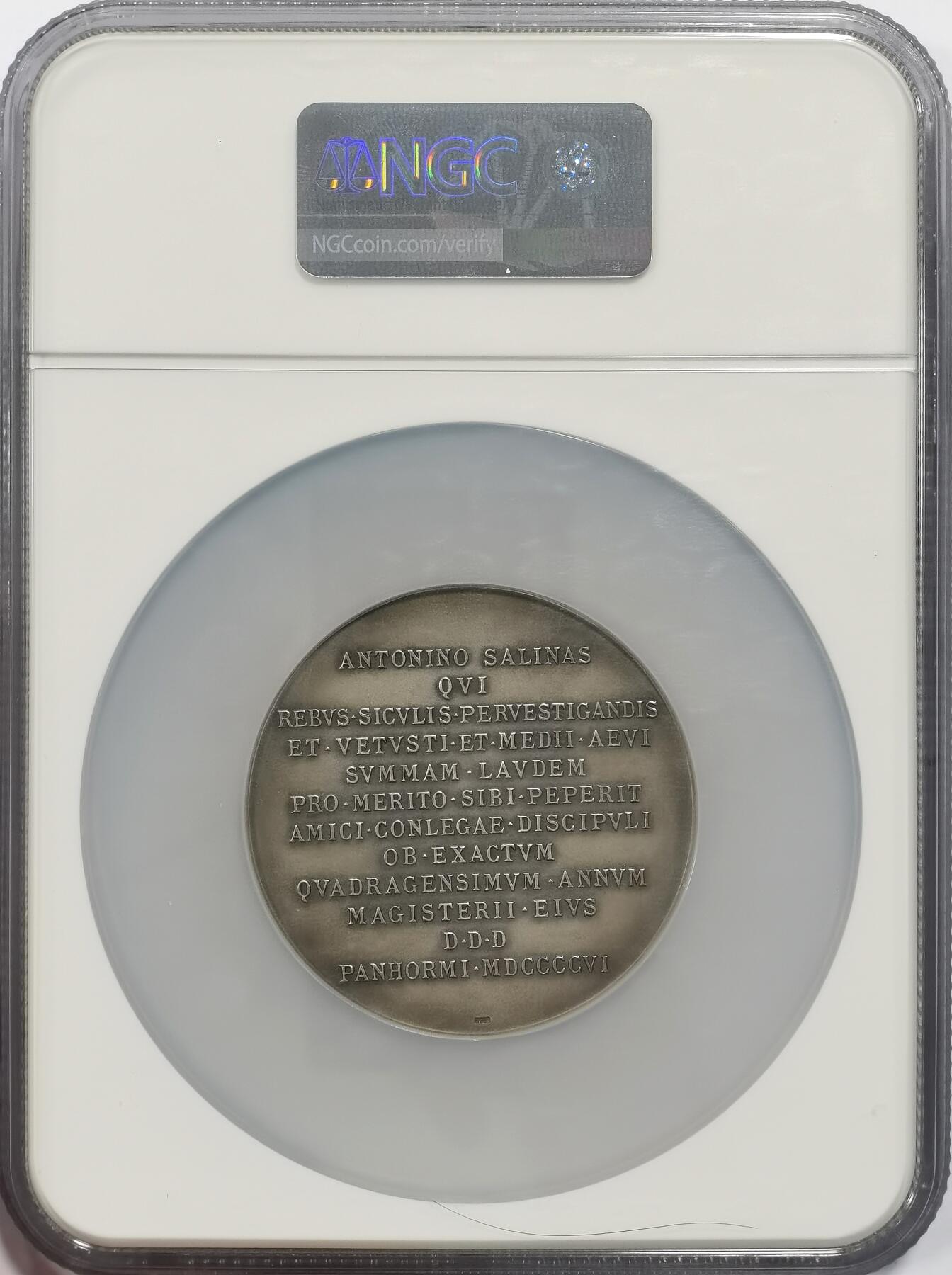 博洋堂世界钱币拍卖第158期（全场包邮） NGC MS65 意大利1906年纪念安东尼奥·萨利纳斯大银章，直径58mm，重95g，此人为意大利一位考古学家与钱币学家，为纪念他在巴勒莫大学任职40周年颁发的奖章。作者为A.Lanzirotti与著名雕刻大师L.Giorgi，同为国内民国时期多款签字版机制样币与纪念章的作者，例如袁像共和，飞龙，七分脸还有很多样币及纪念章都出自他手。此章超高浮雕，原味包浆，顶级状态，目前仅见。