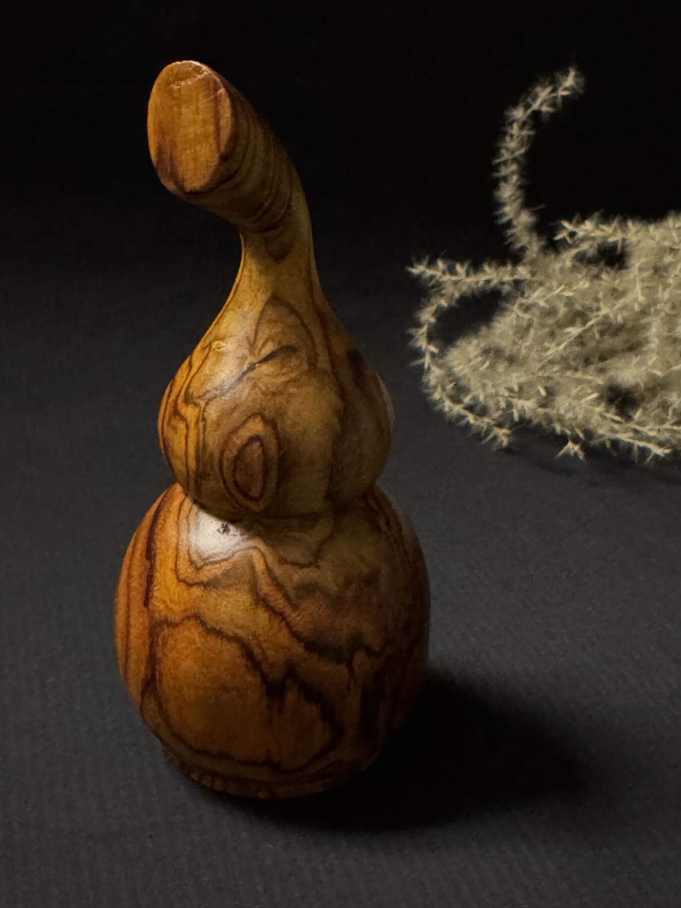 零元拍：越南黄花梨 手把件 福禄（葫芦）大肚 66，小肚 44，高 123MM，满花纹漂亮哦