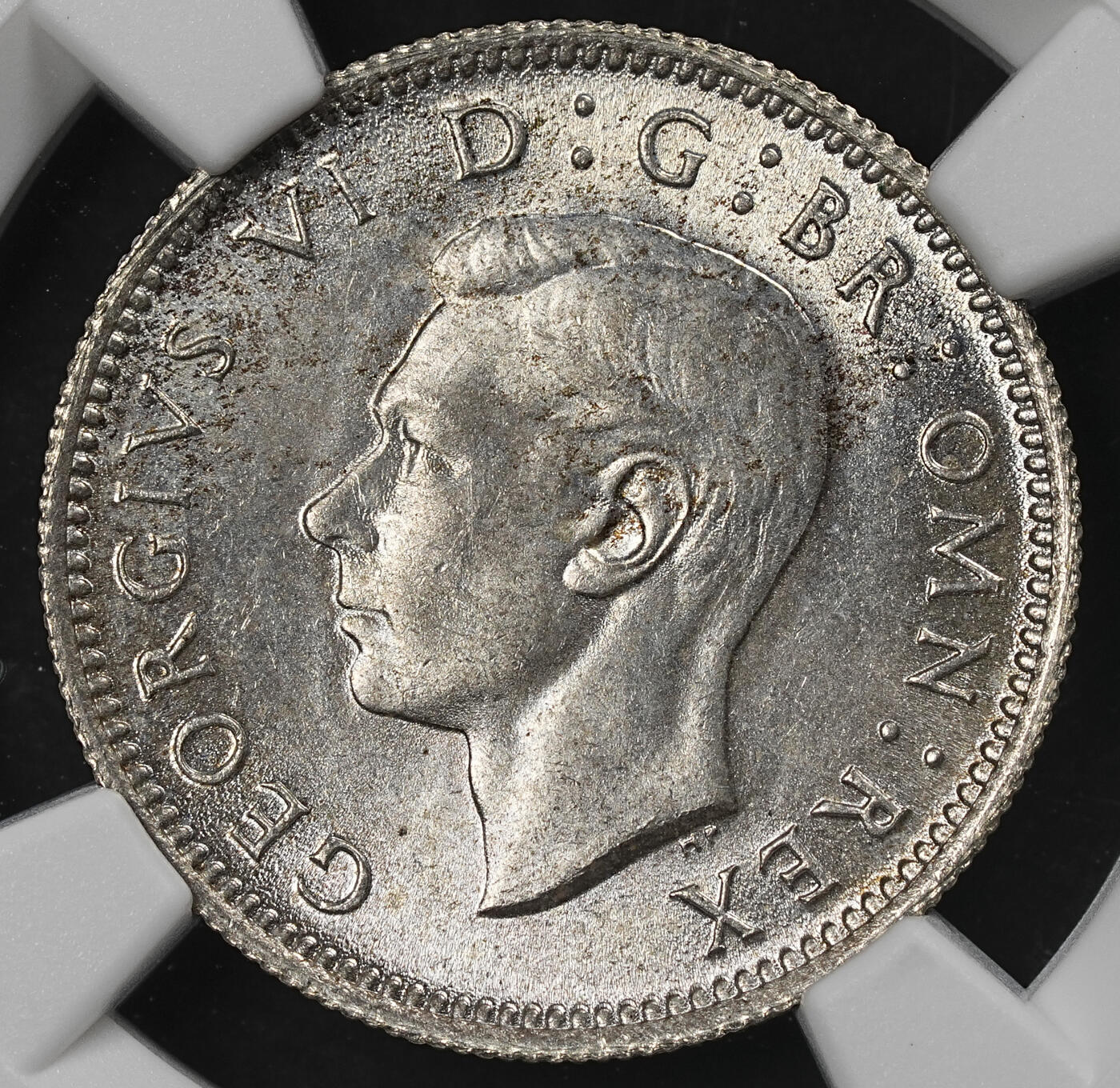 修遠堂世界钱币第102期 NGC MS66 1946年英国6便士银币，唯一冠军分