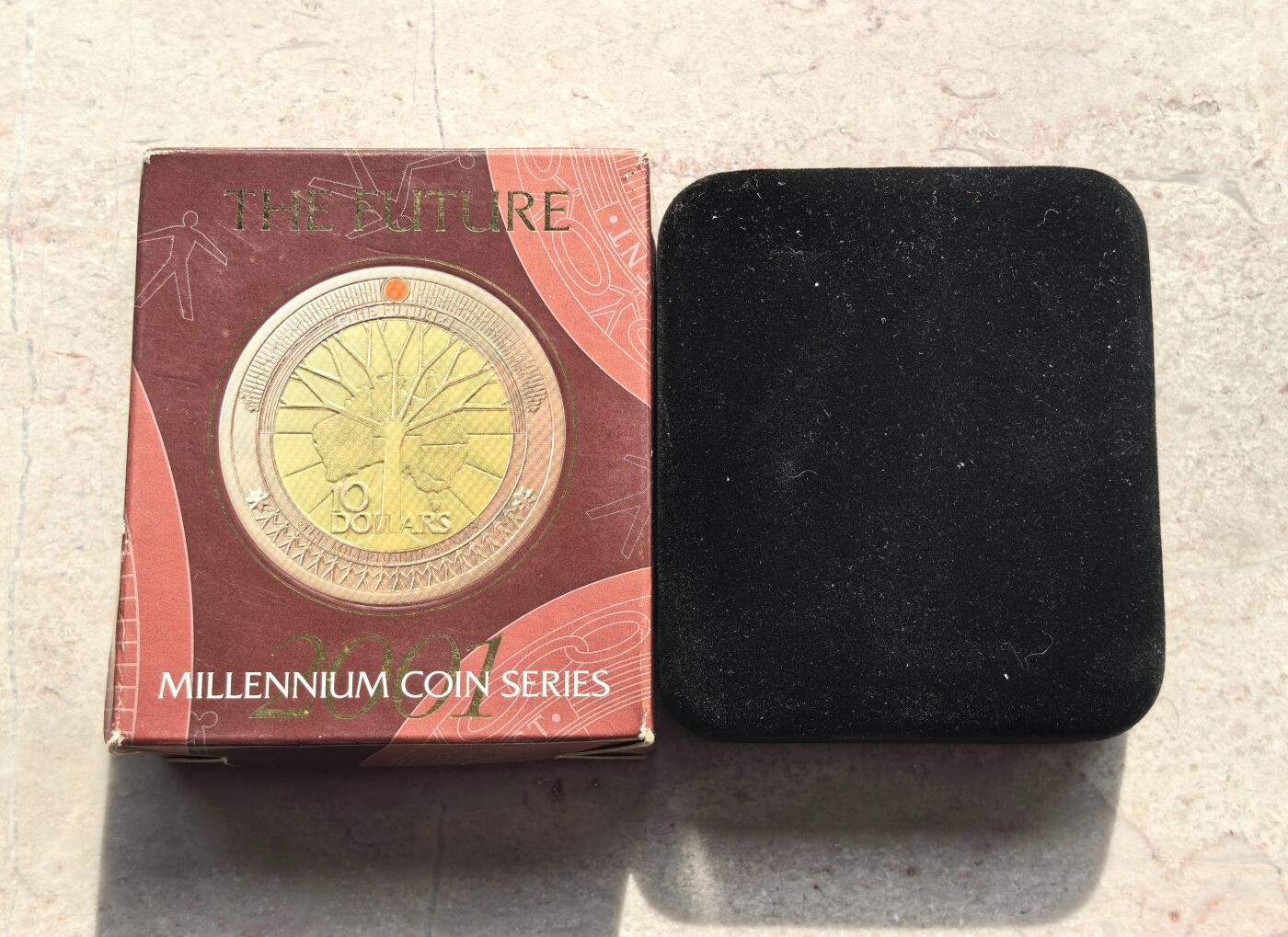 博洋堂世界钱币拍卖第158期（全场包邮） 2001年澳大利亚10元铜银双金属币 千禧系列-未来 外圈999%铜 中心999%银镀24K金 33.15克 盒证全 发行量：2万