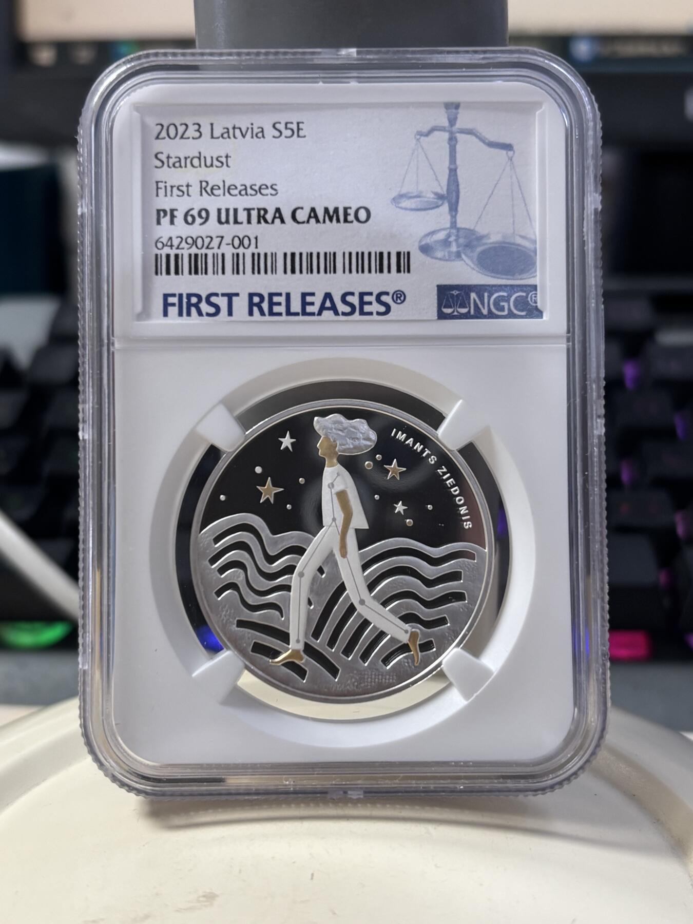 第189期拍卖 拉脱维亚2023年星尘镀金精制纪念币NGC -PF69首 无盒证书，925银，22克，发行量4000枚