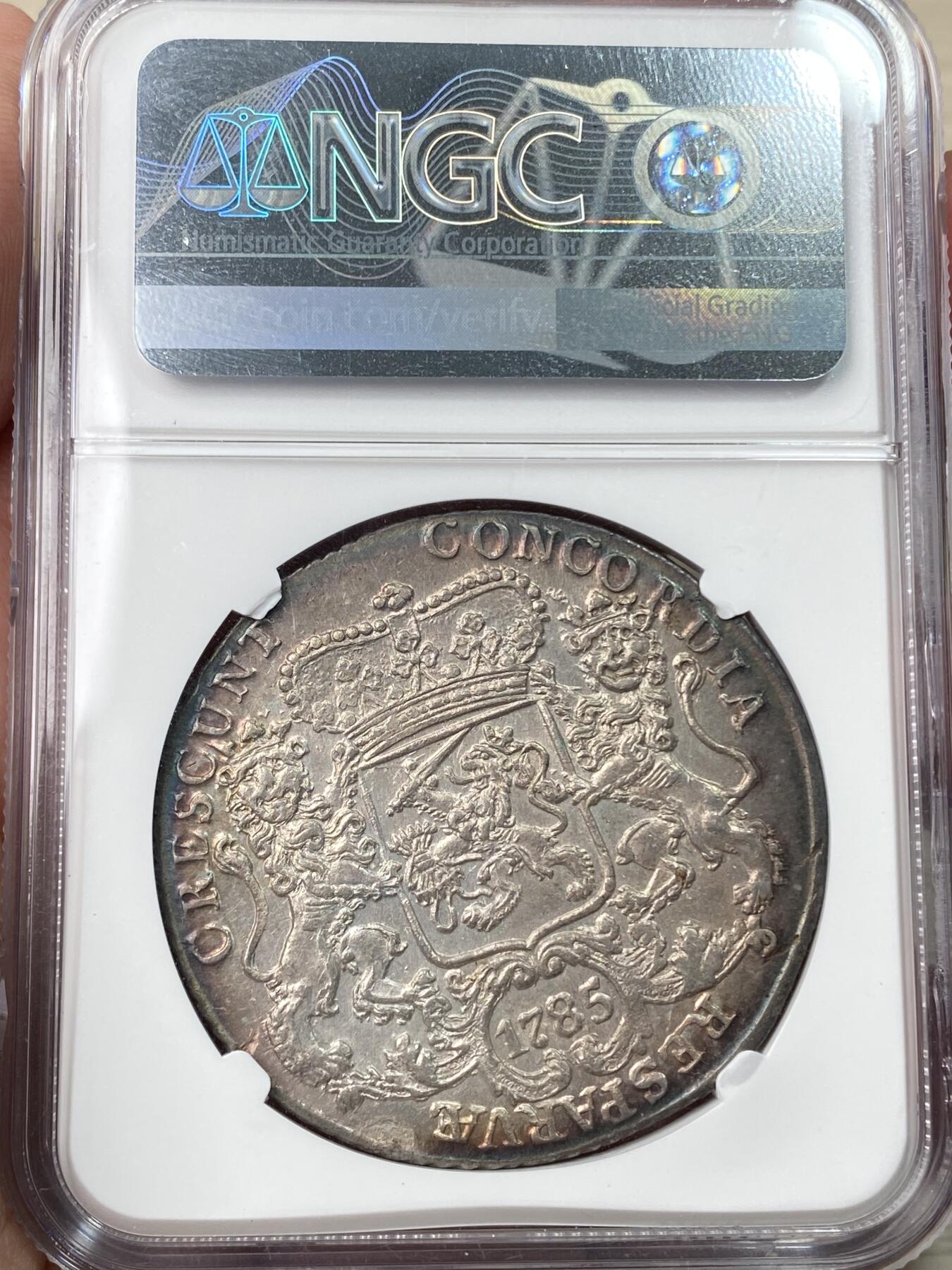 万国钱币拍卖第059期 NGC MS61 1785年尼德兰联省共和国西弗里斯兰省杜卡特马剑大银 原味深打玫瑰环彩底光迸发 狮脸清晰非常难得 好品越来越贵的品种 收藏级品质