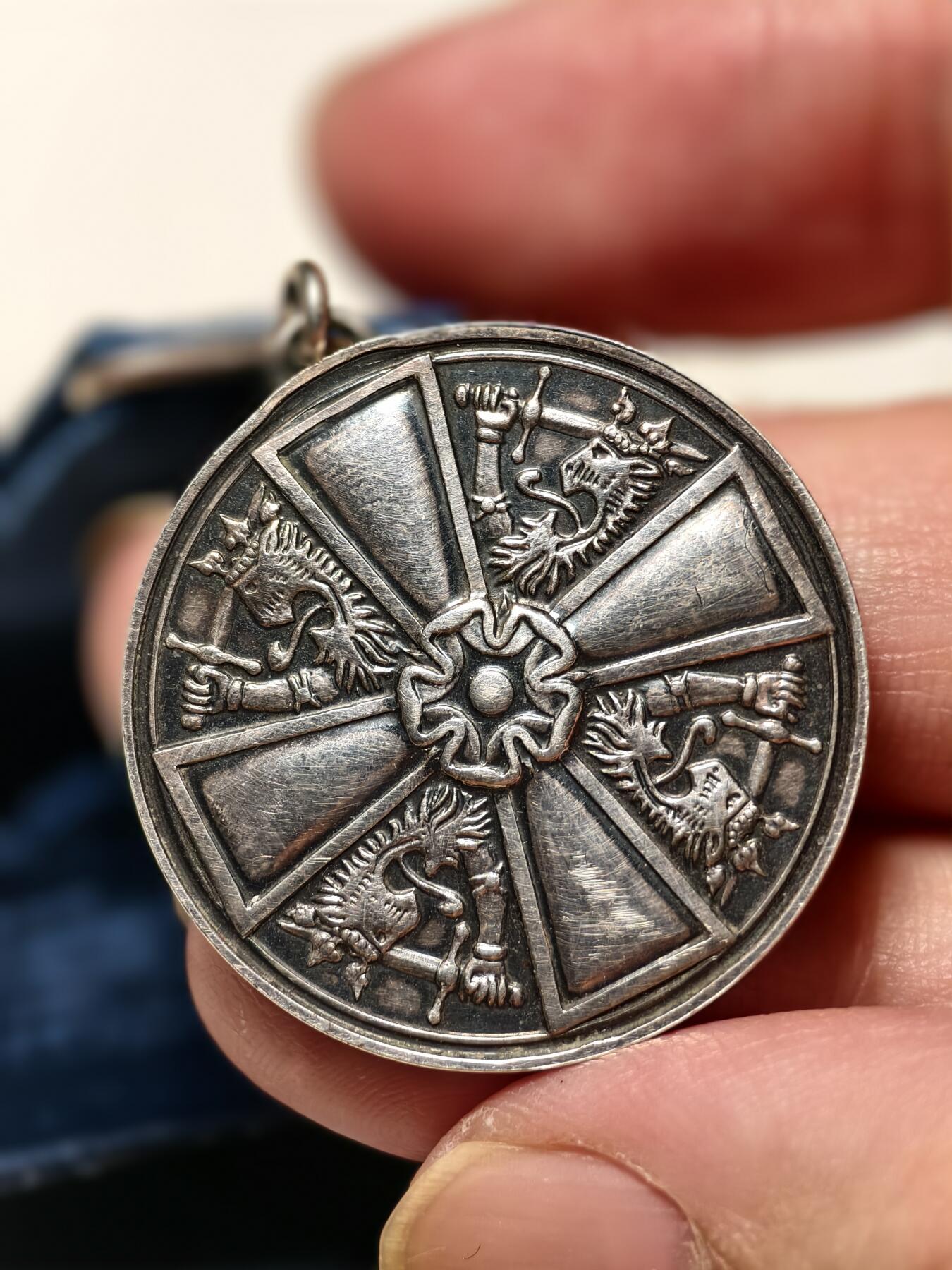 抚柳草堂-第十期章牌钱币  奖章勋章限时免佣 满百包邮 放漏专场 芬兰二级白玫瑰奖章 原盒极美品 银质四标齐全 去掉绶带净重14.7g