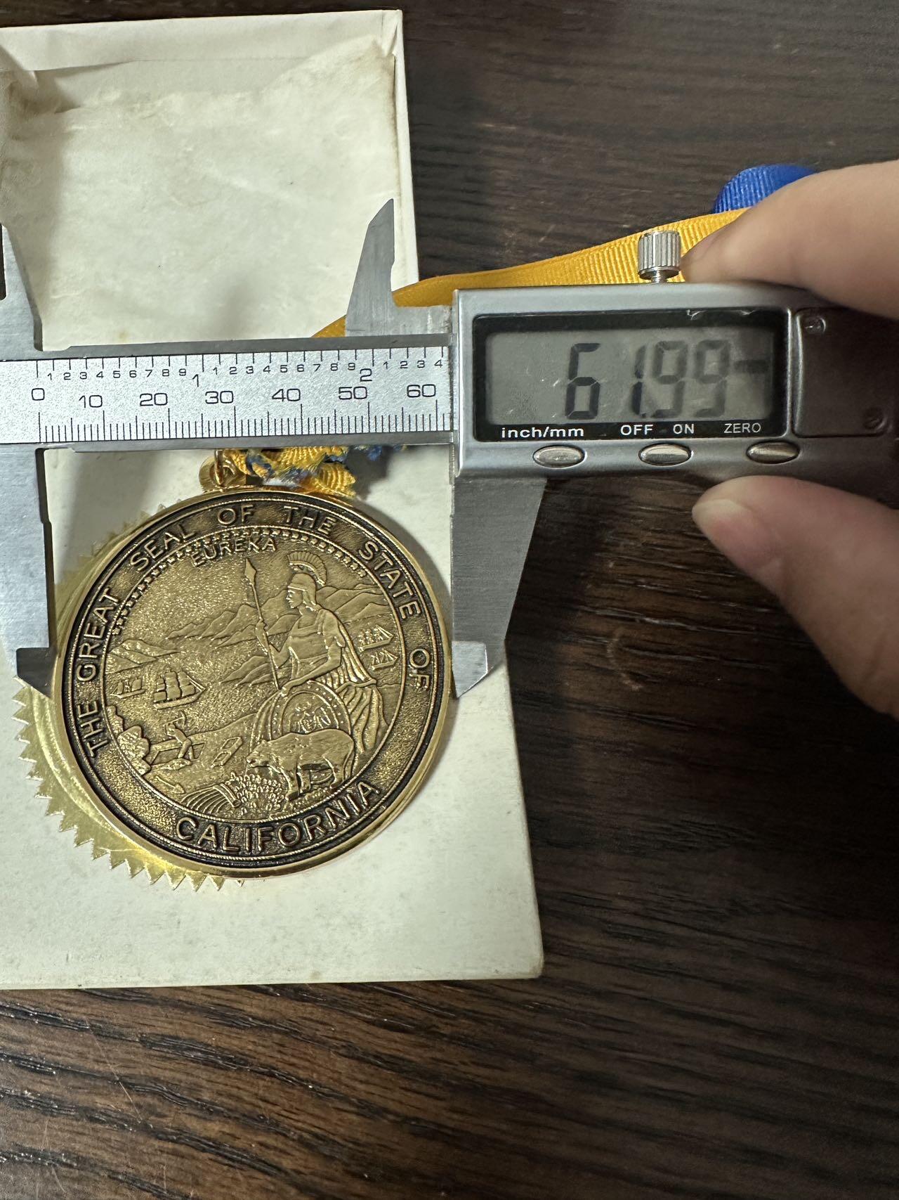 蒂克钱币-第55场 日本章 企业章拍卖 美国加利福尼亚州尤里卡市与日本茨城县神栖市 友好城市纪念章62mm 64g