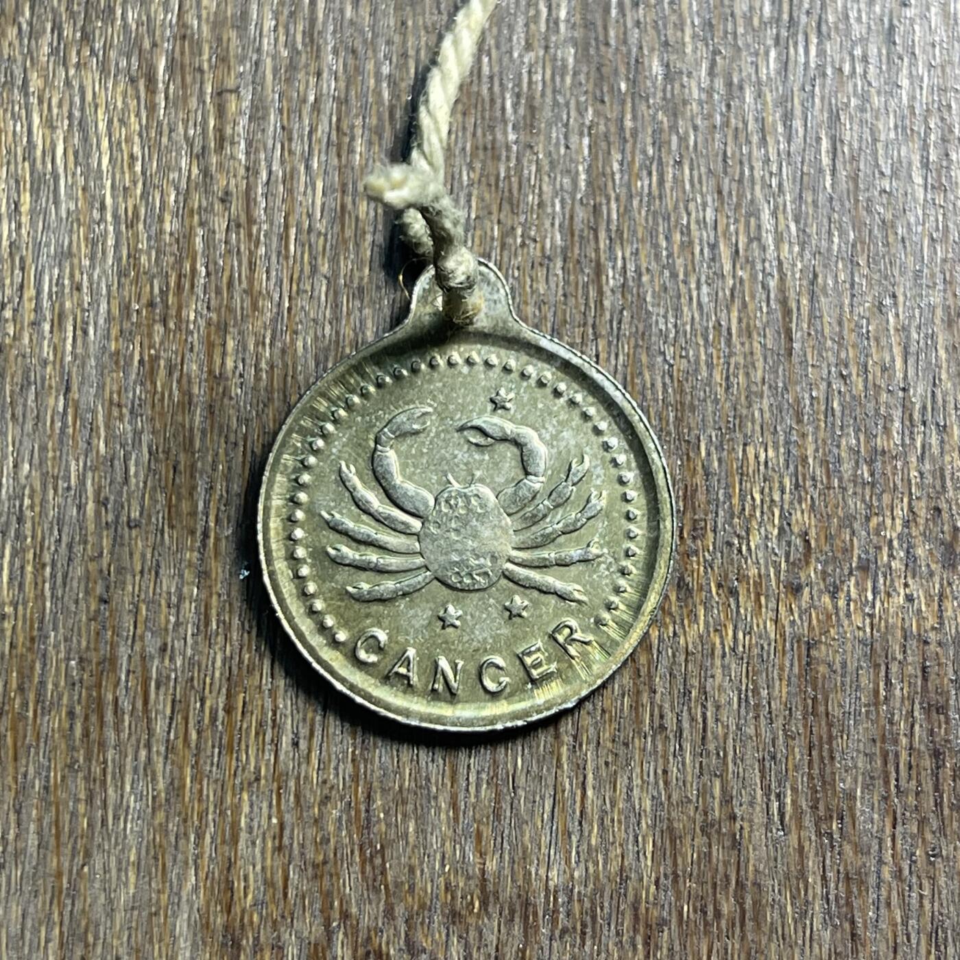 【春节前最后一拍，下一场3.3号】★第139场★散币场。不寄存，30包邮。不满30元，支付5元运费。《接受代拍 代送NGC评级》 16【无寄存】星座吊坠一枚 可做吊坠手链等 两面不同星座