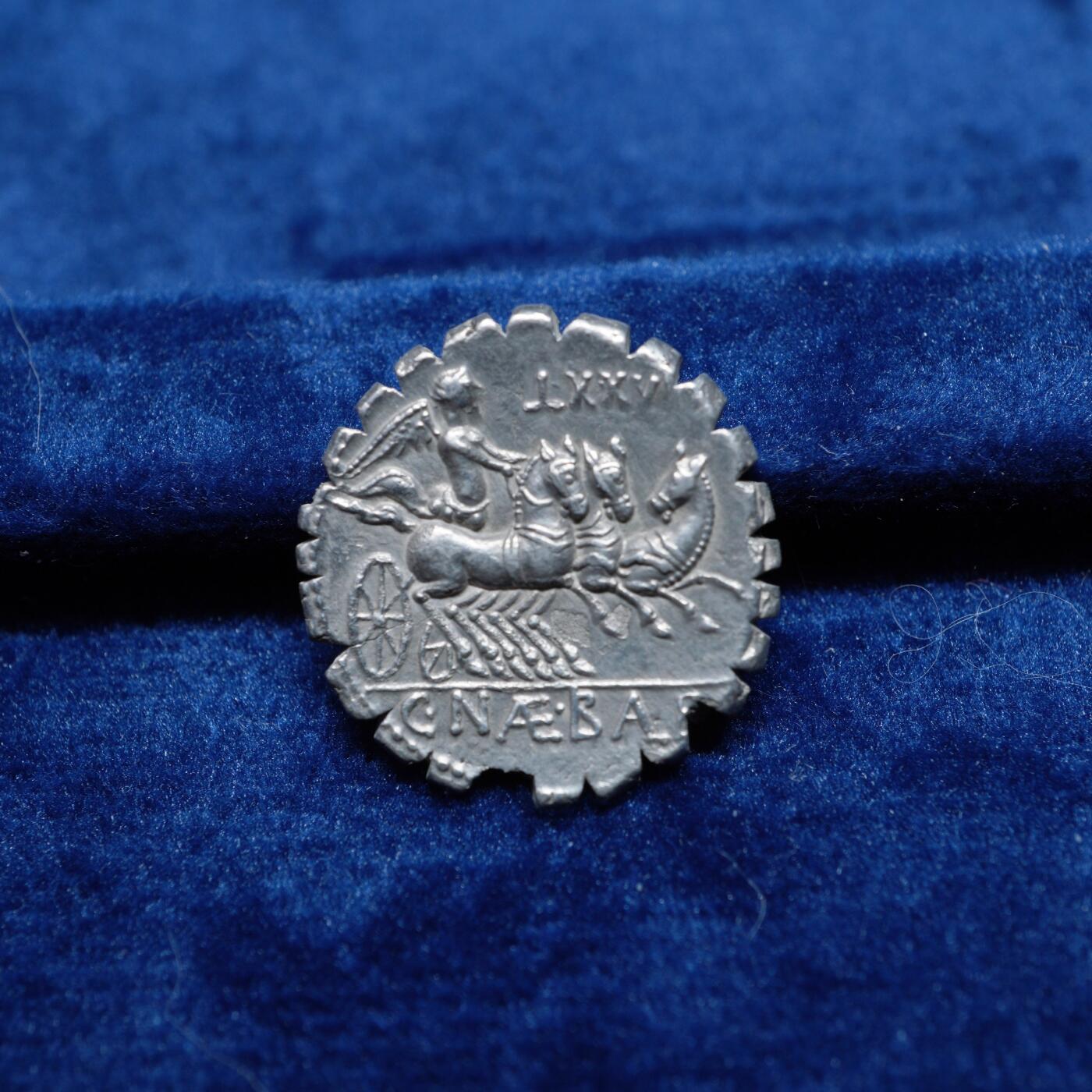 琋语集藏2026年02月欧洲古典打制币拍卖 古罗马共和时期爱神维纳斯1第纳里银币 （边缘破损）