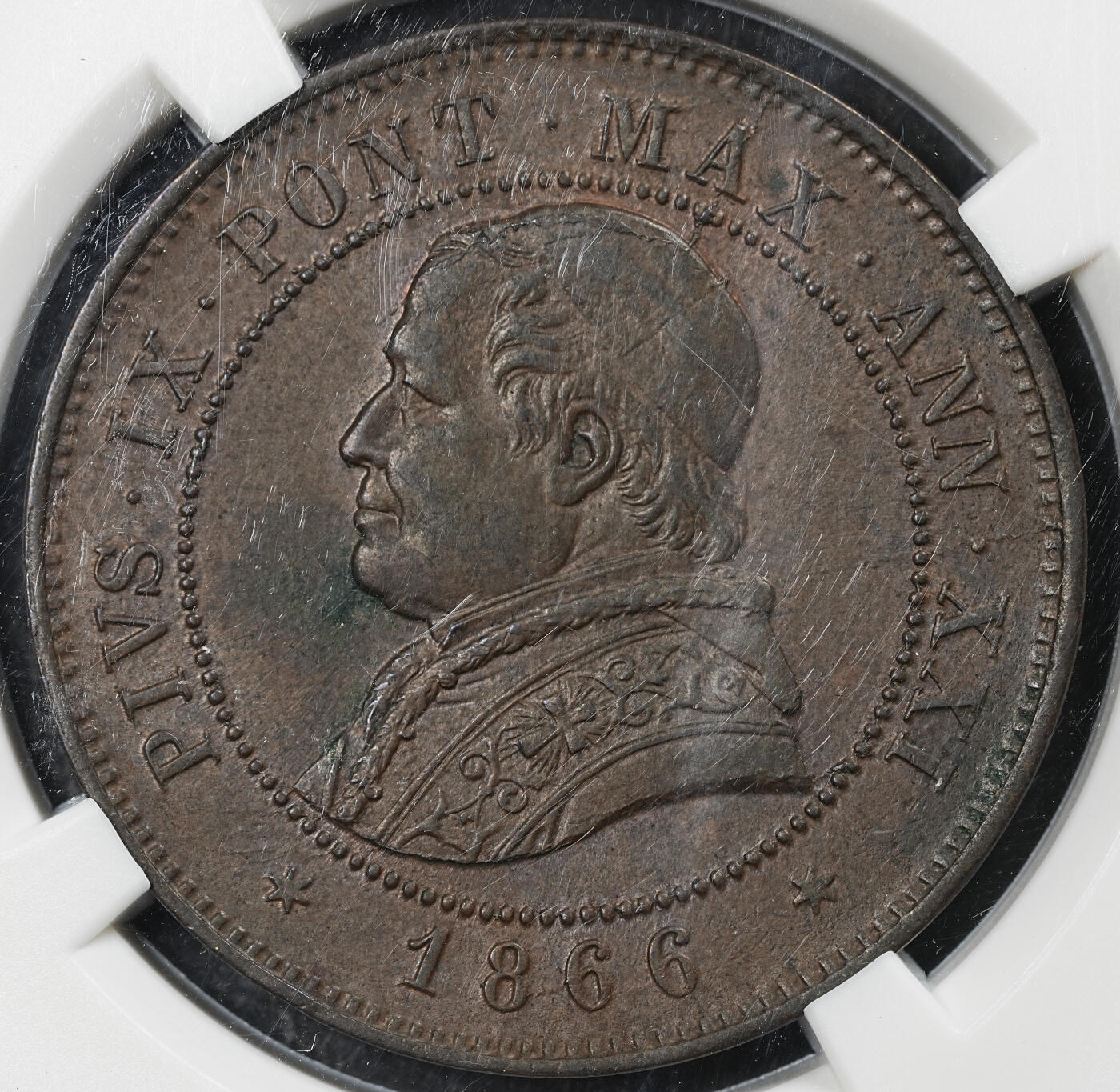 修遠堂世界钱币第102期 CCG AU58 1866年教皇国4 SOLDI大铜币，盒子略有磨损