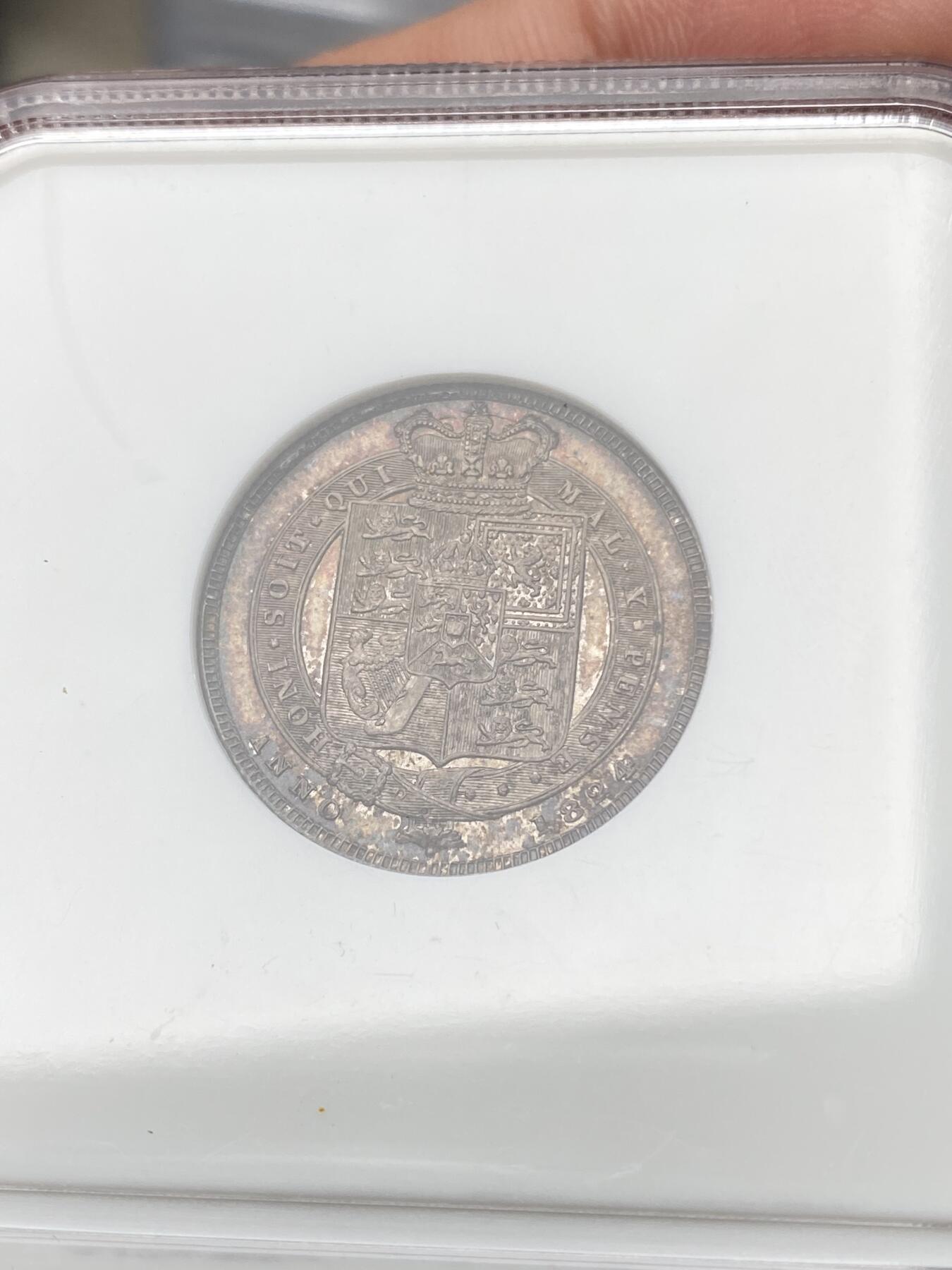 万国钱币拍卖第059期 NGC MS64 1824年英国乔治四世嘉德1先令银币 原味英式天鹅绒七色浓郁包浆 NGC老白盒难得收藏品质