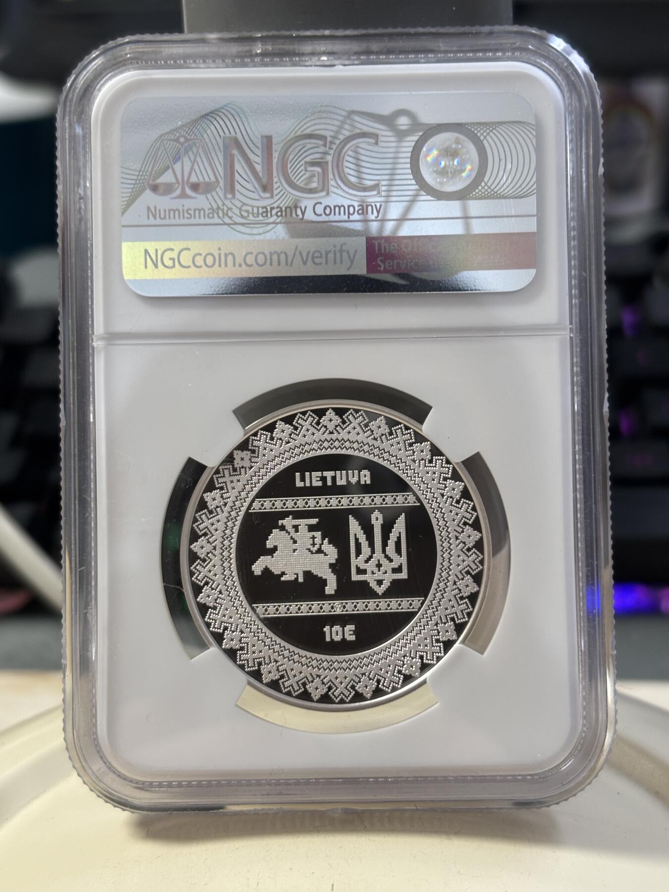 第189期拍卖 立陶宛2022年乌克兰为自由而战彩色10欧纪念银币NGC-PF69无盒无证书，925银，23.3克，发行5000枚