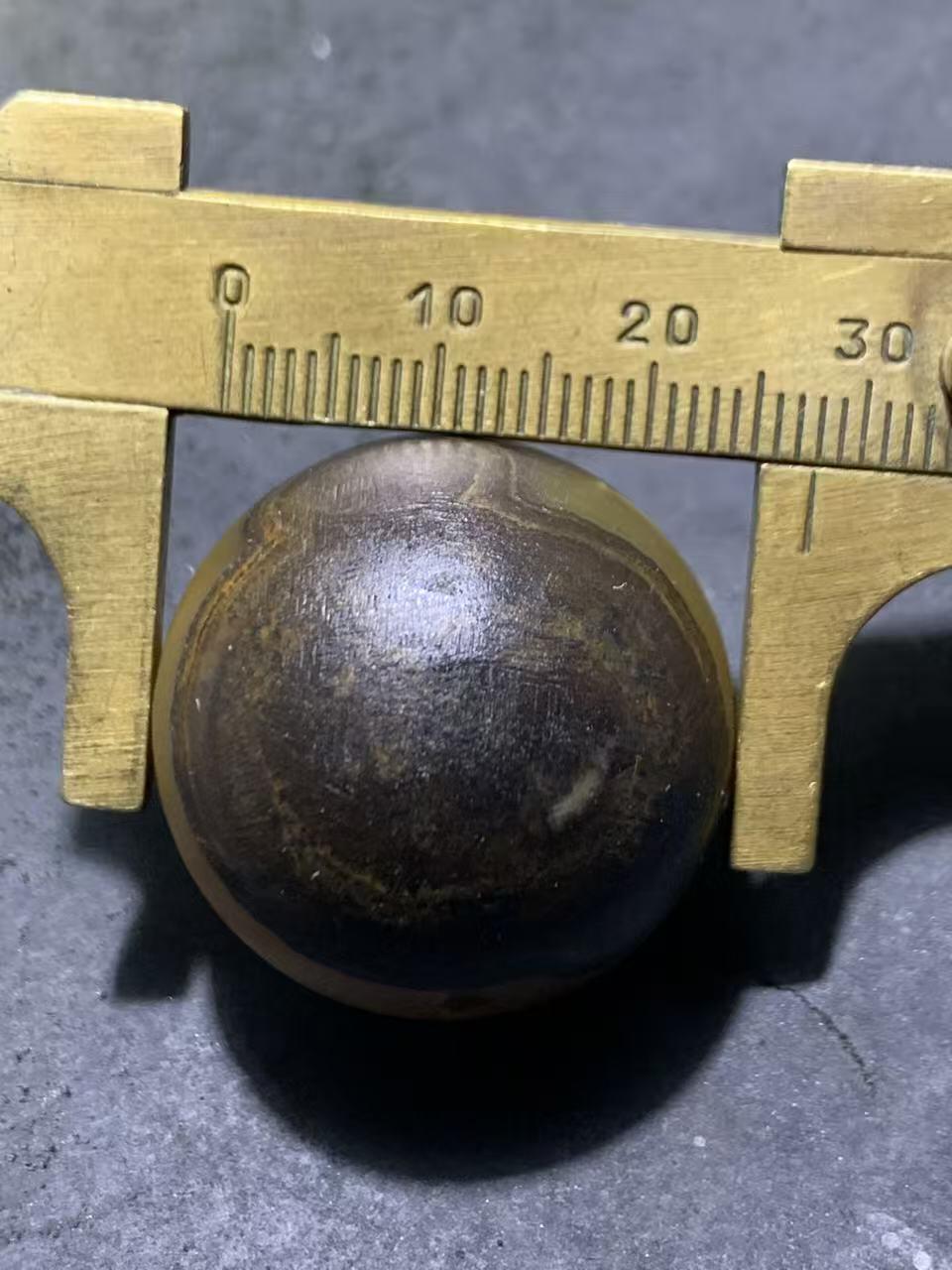 精美亚光高玉化冻料战国红玛瑙原皮8字天眼纹大圆珠一个！