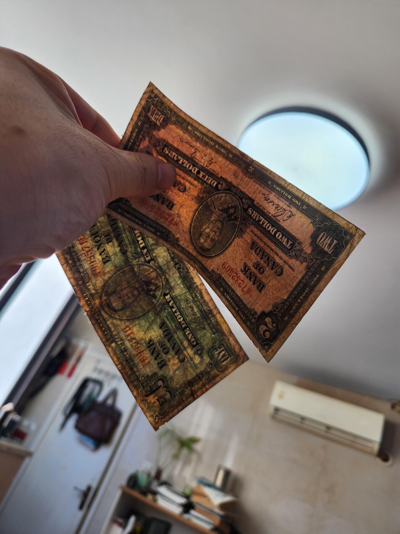 1月22号晚上8点 外国纸币自动截拍第11场 加拿大1-2原票旧品 背面踏皮