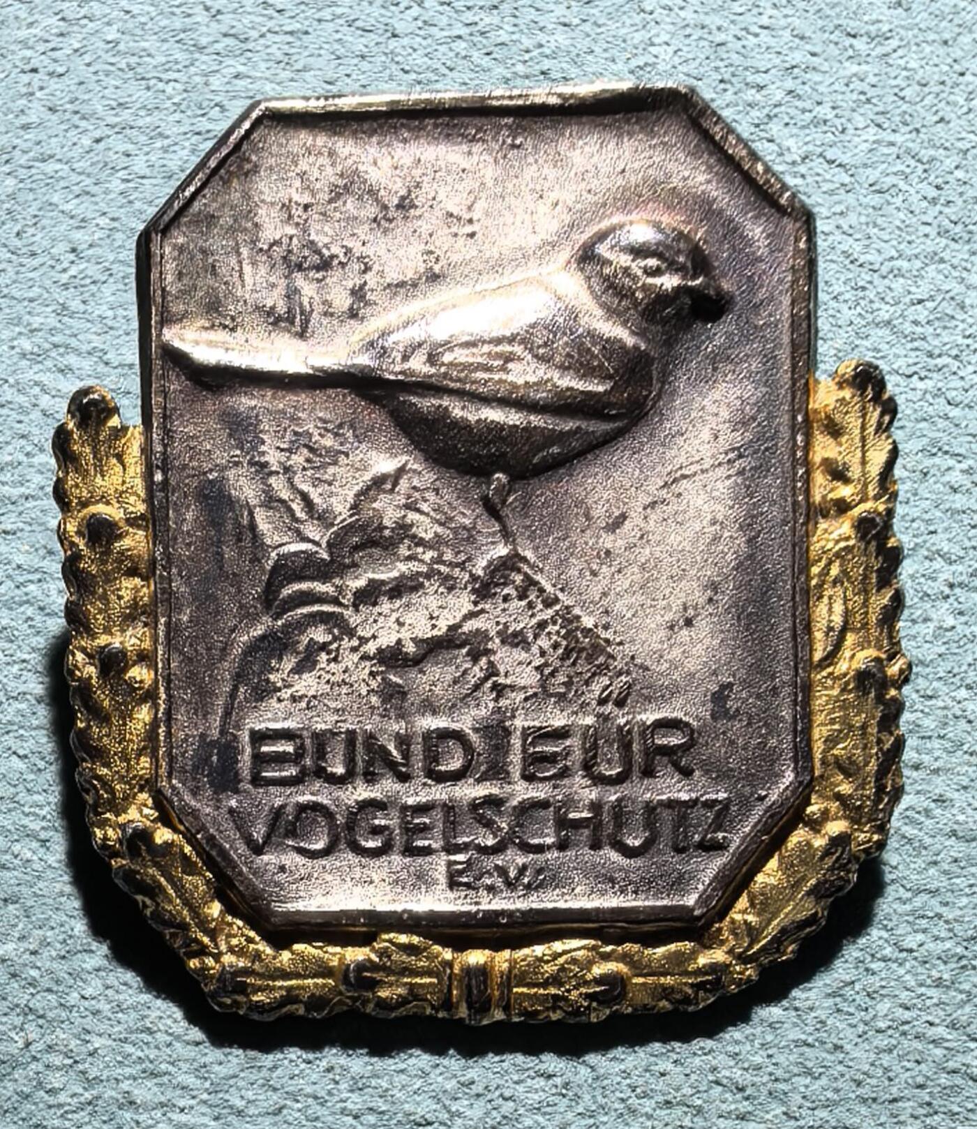 盛世勋华——号角文化勋章邮票专场拍卖第301期 德国（邦国）1910年代帝国鸟类保护协会金级证章 银质带900银标 带厂标 类似铜质别针售价165欧参见图三