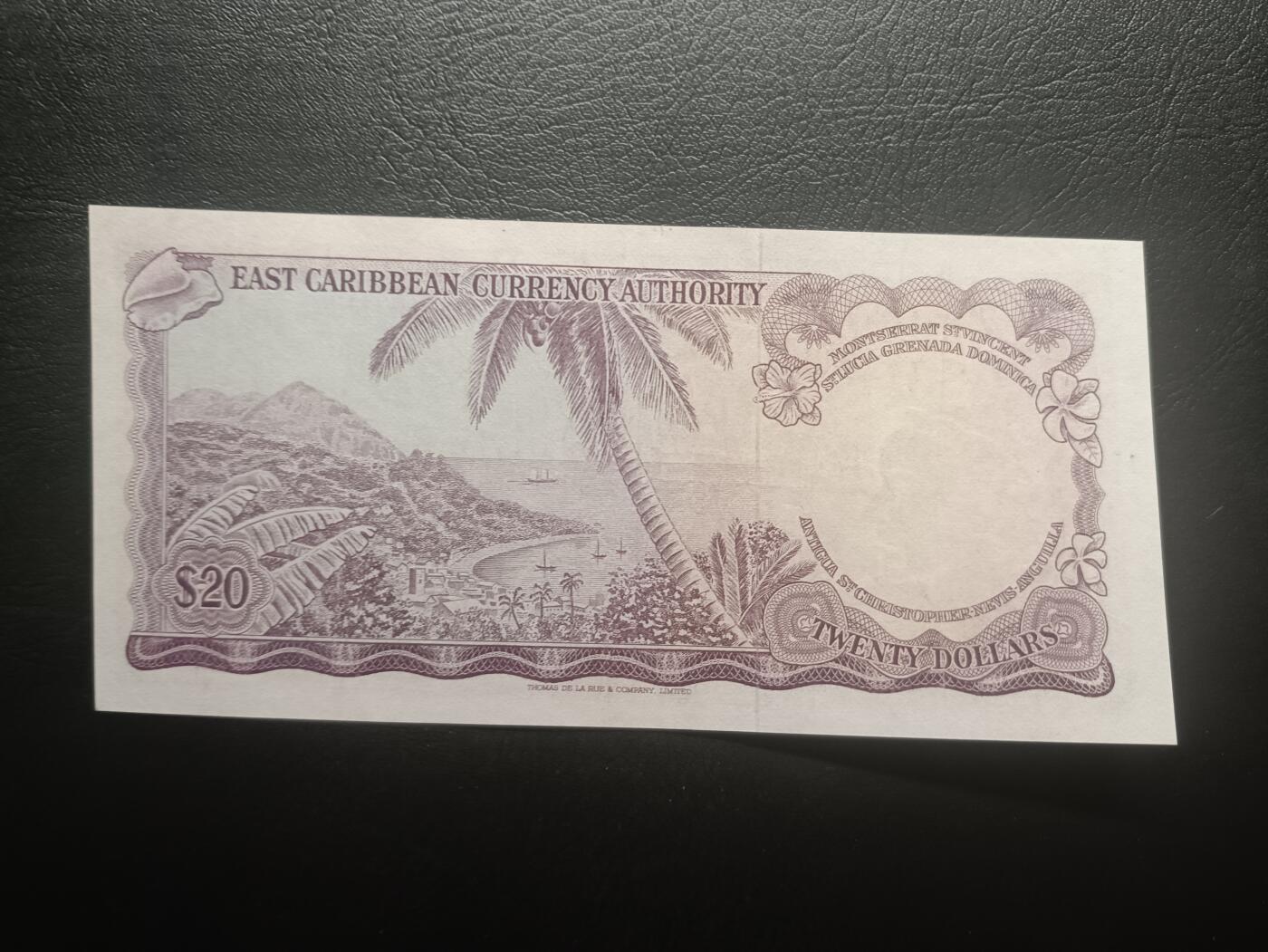2026一月第四期，总214期 东加勒比共同体1965版20元AUNC，戎装女王和椰林海滩，少见早期中高面值
