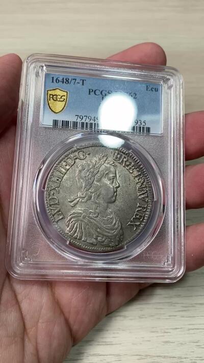 万国钱币拍卖第059期 PCGS MS62 1648/7年法国太阳王路易十四1埃居大银币 南特厂铸造 罕见厂别+骑字年份 PC唯一冠军 亚军就是AU50 原味青灰包浆转光底板 难以超越的顶级收藏品质