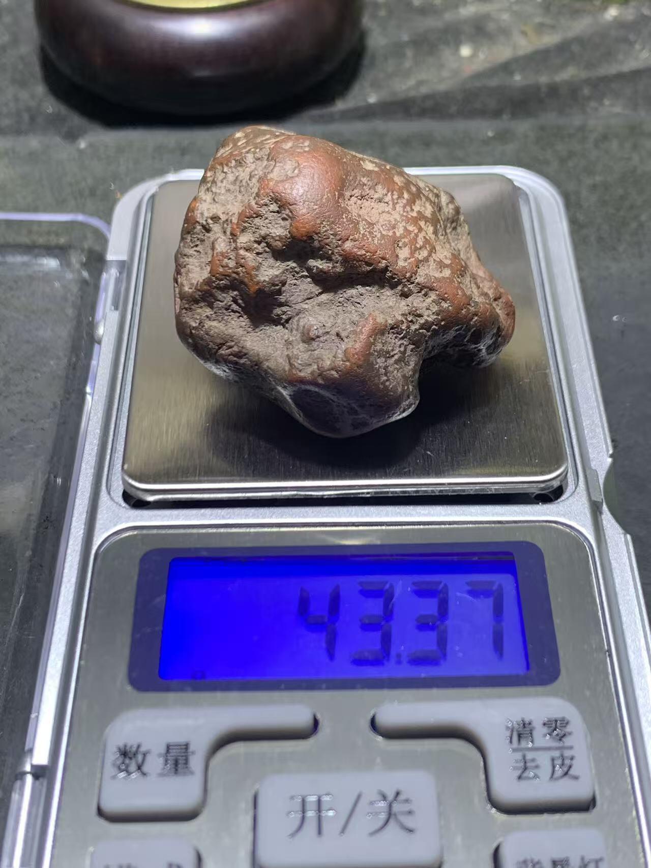 精美川料铁红皮开窗料荔枝冻南红玛瑙原石一颗，