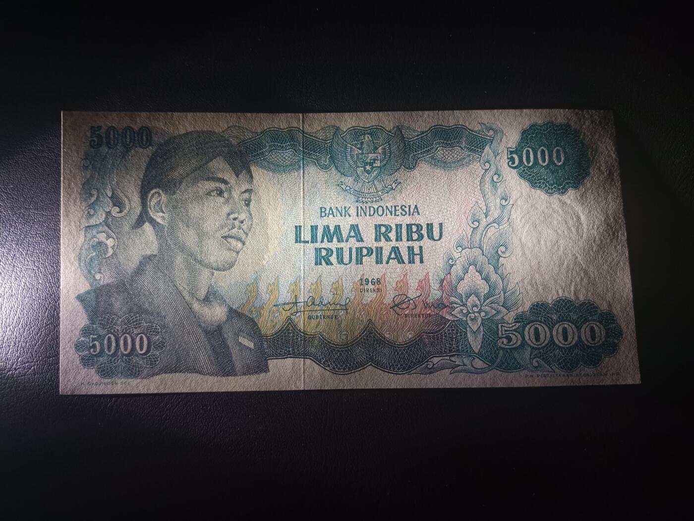 2026一月第四期，总214期 印度尼西亚1968版5000卢比UNC-无47倒置号，民族英雄苏蒂尔曼和工厂，少见次高面值