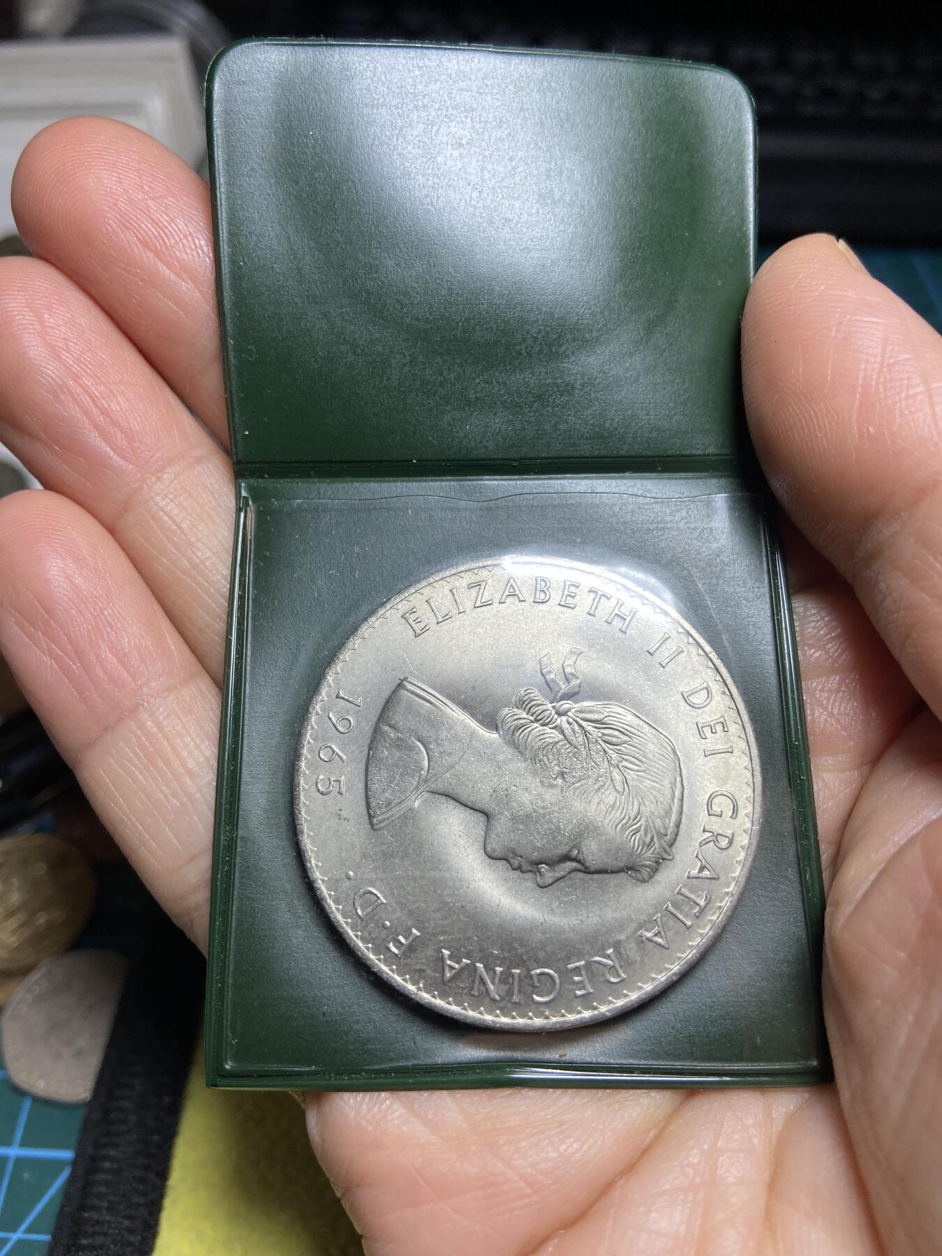 2026年第十四场(总第一百八十三场）外国好品散币场(免佣金) 威廉姆斯·迪肯银行原装全新–英国🇬🇧1965年1克朗(丘吉尔逝世纪念币)