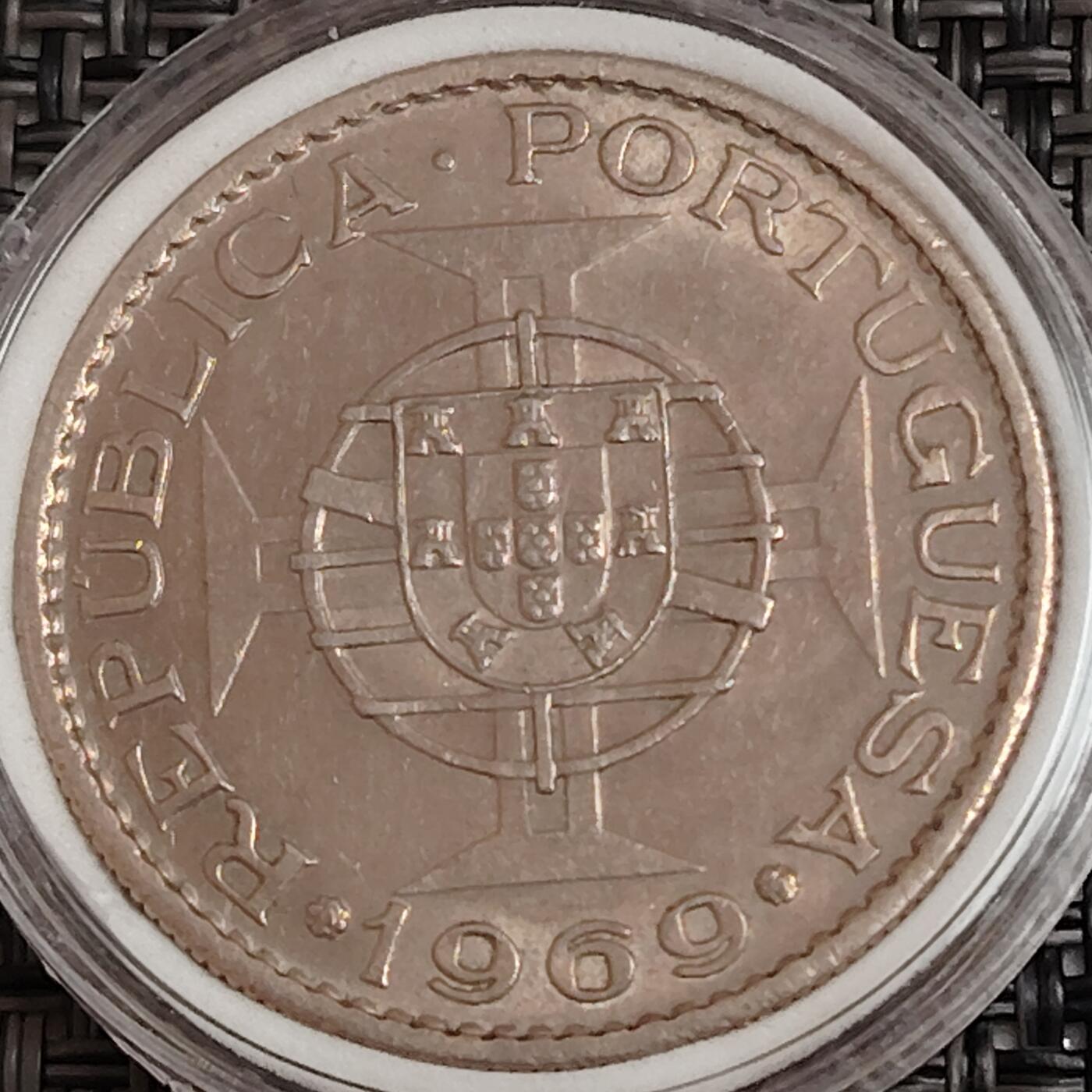 布加迪🐬～世界钱币(上海)🌾第 271 期 /  各国套币和散币 葡属安哥拉🇦🇴 1969年 10埃斯库多