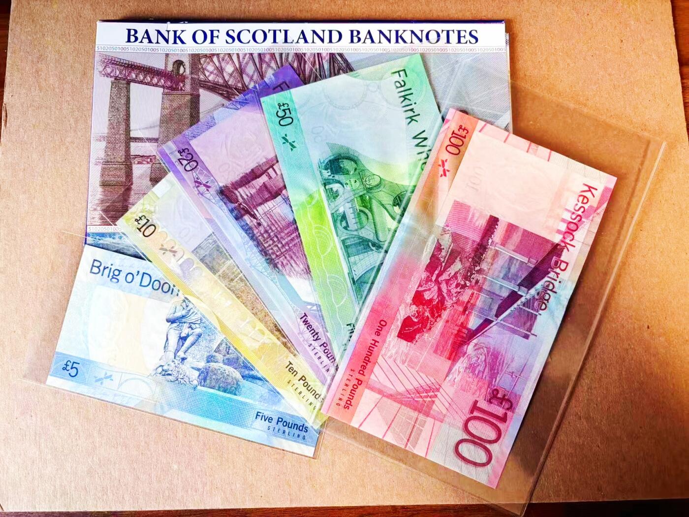 【Blue Auction】世界纸币精拍第778期——18级TOP拍卖/信誉/品质/专业/高效💫 【带原装册 一组5张AA冠000017小号全同套罕见 含IBNS获奖钞】苏格兰 2007年5-100镑 设计精美 全新UNC 油墨凹凸感非常好 值得收藏