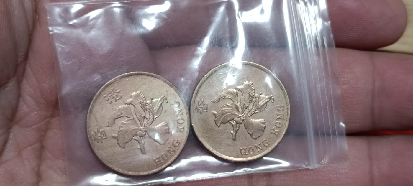 万国钱币阁第八场 紫荆花版伍豪两枚（弱品）