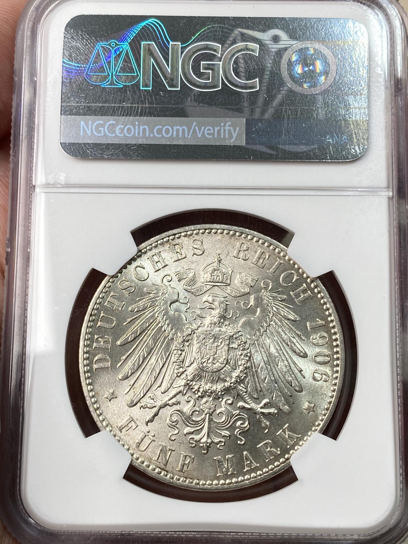 万国钱币拍卖第059期 NGC MS67 1906年德国不莱梅5马克 自由市名誉品种 单年发行 经典双狮护钥 炸裂银霜转光 肉眼无暇的GEM+出厂状态 NGC冠军分 无法超越的天花板级收藏品质