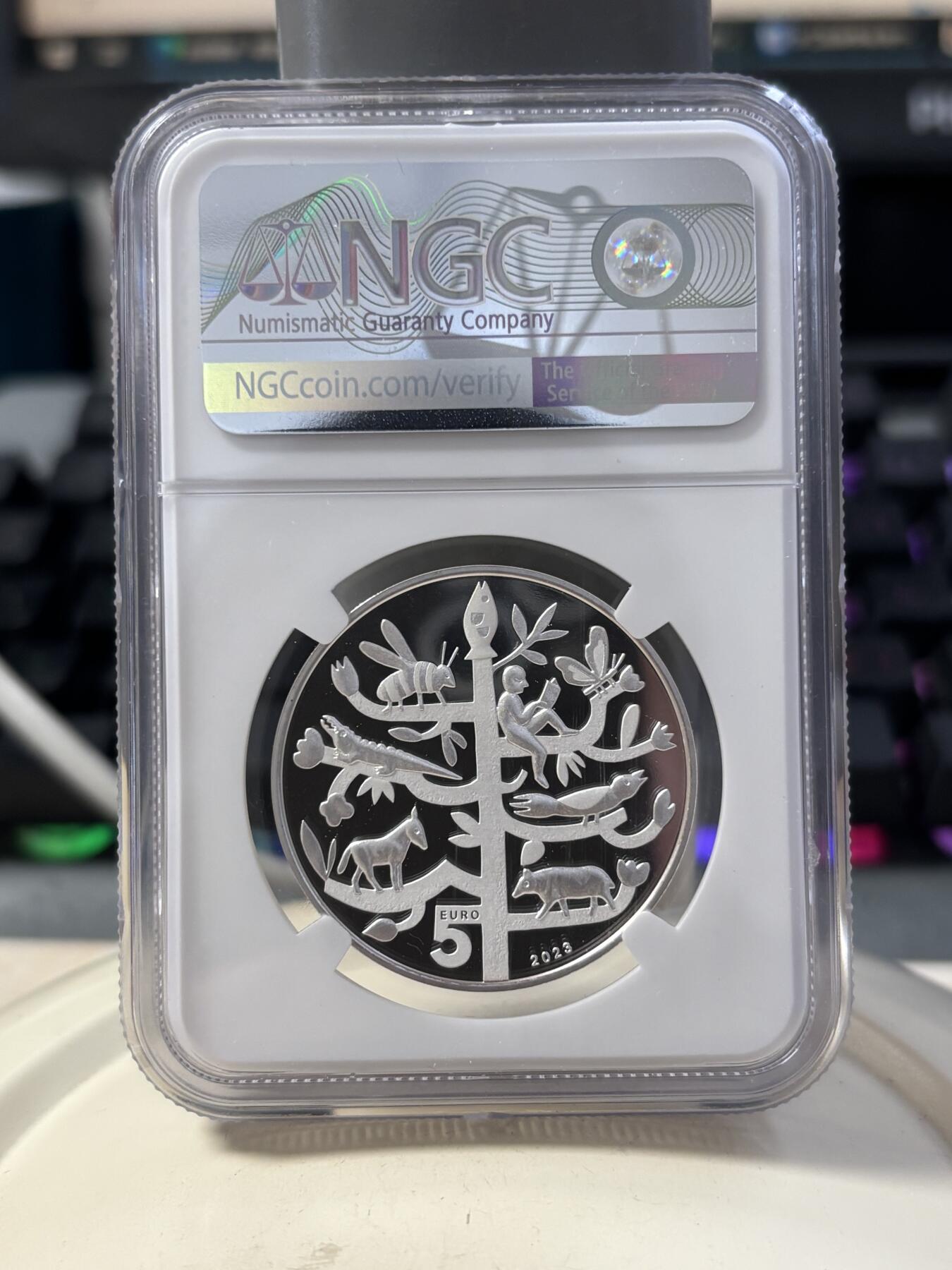 第189期拍卖 拉脱维亚2023年星尘镀金精制纪念币NGC -PF69首 无盒证书，925银，22克，发行量4000枚