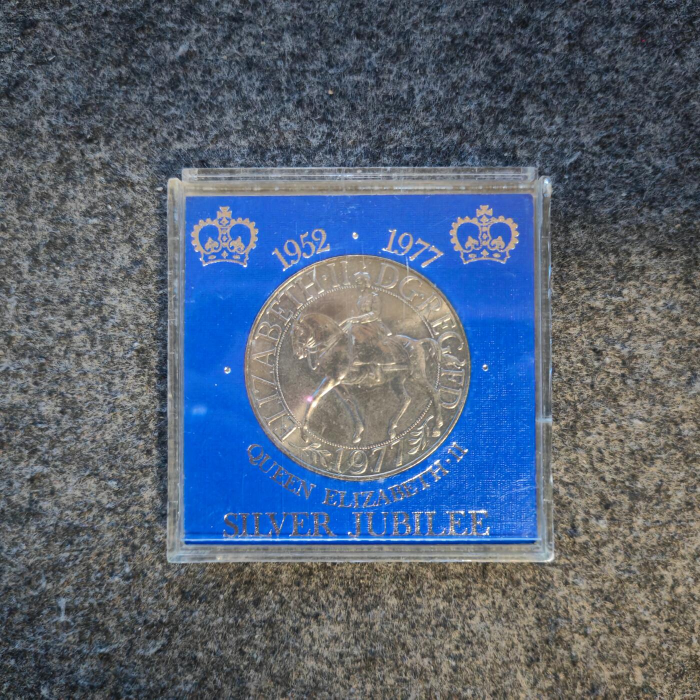 【礼羽收藏】🌏世界钱币拍卖第121期 英国 1977年伊丽莎白二世加冕25年 