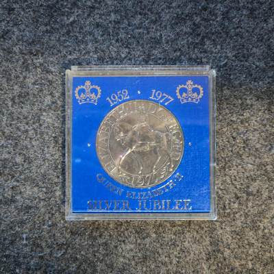 【礼羽收藏】🌏世界钱币拍卖第121期 - 英国 1977年伊丽莎白二世加冕25年 