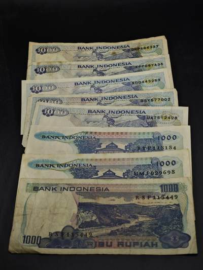 【淘币小摊】限时拍第八百五十二拍  无佣金福利纸币场  满百包邮可预留两周  周一统一发货  - 印尼1000卢比纸币8张【有折】