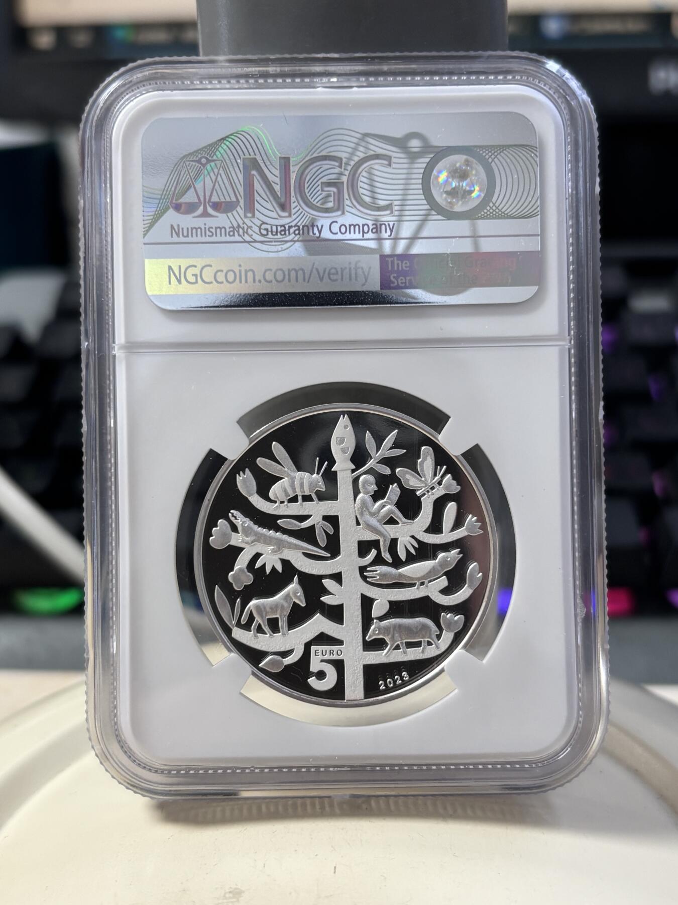 第189期拍卖 拉脱维亚2023年星尘镀金精制纪念币NGC -PF69首 无盒证书，925银，22克，发行量4000枚