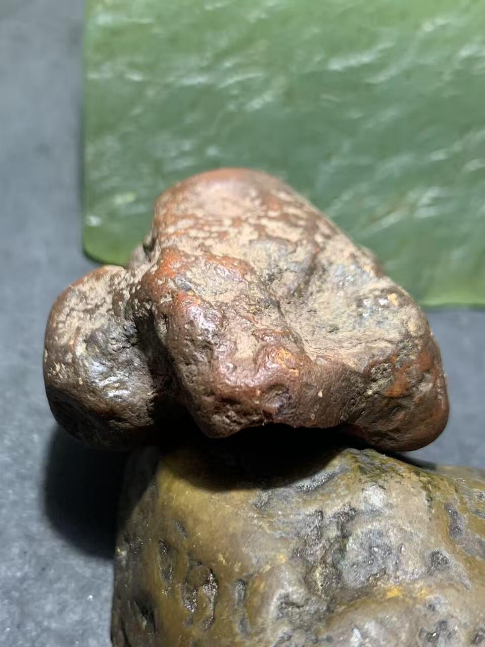 精美川料铁红皮开窗料荔枝冻南红玛瑙原石一颗，