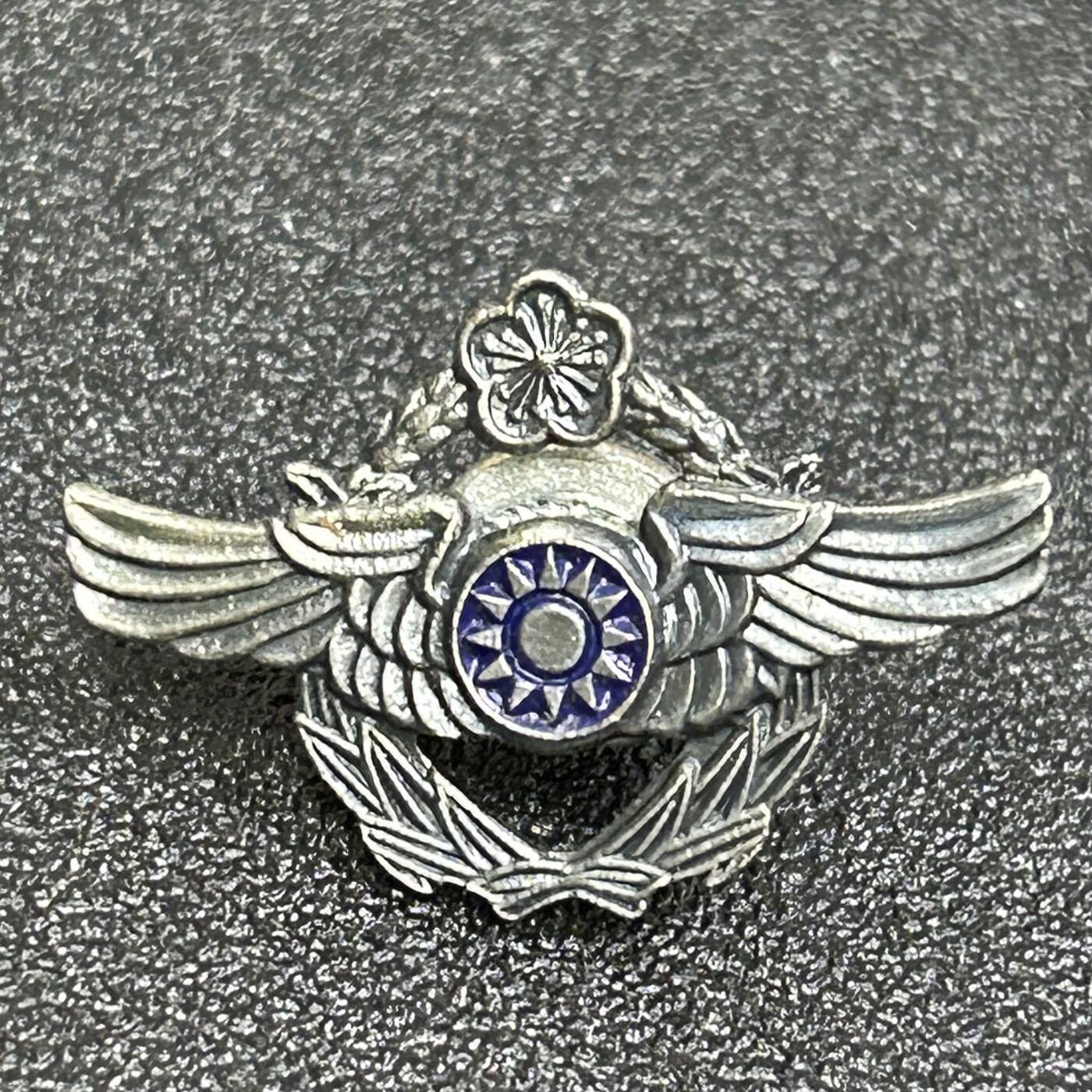 西秦中古拍卖第七十三期 中华民国空军纪念军徽 后期版