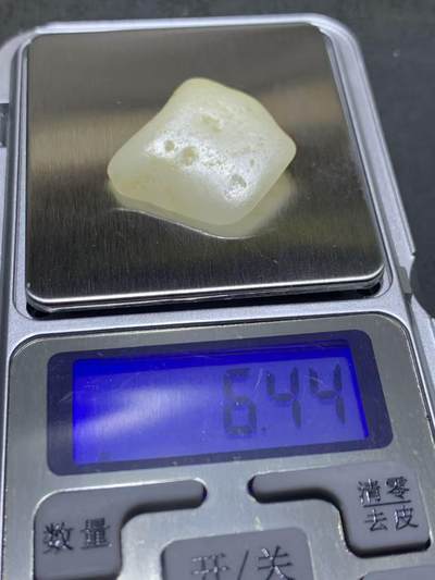 精美洒金皮和田白玉独籽原石一颗 精美洒金皮和田白玉独籽原石一颗