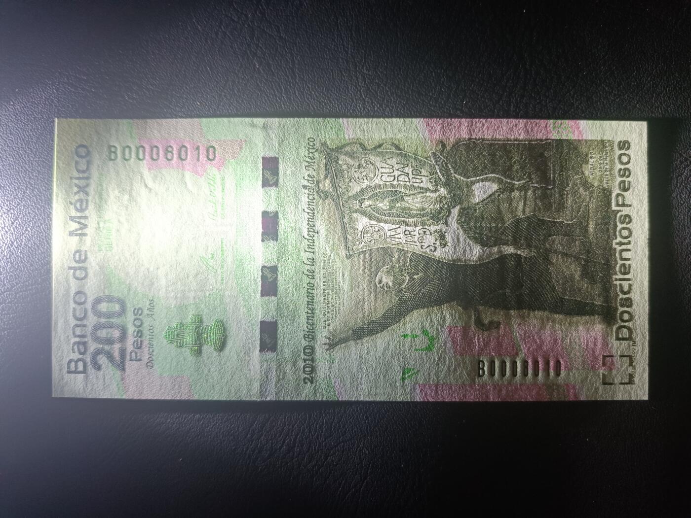 2026一月第四期，总214期 墨西哥2010年独立200周年200比索纪念钞UNC豹子头倒置号0008010，国父伊达尔戈和独立女神